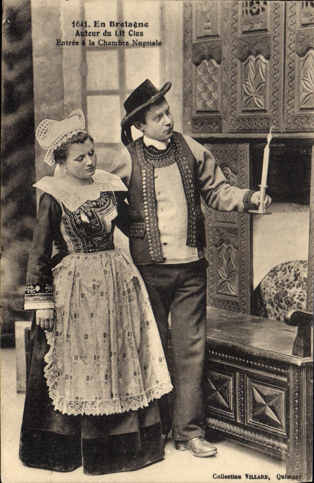CPA En Bretagne Autour Du Lit Clos entrée à la chambre nuptiale