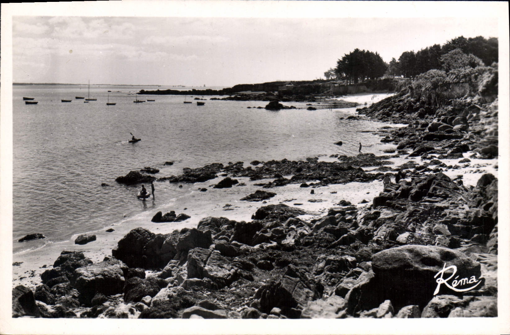 CPA Beg Meil Petite Plage Dans Les Rochers