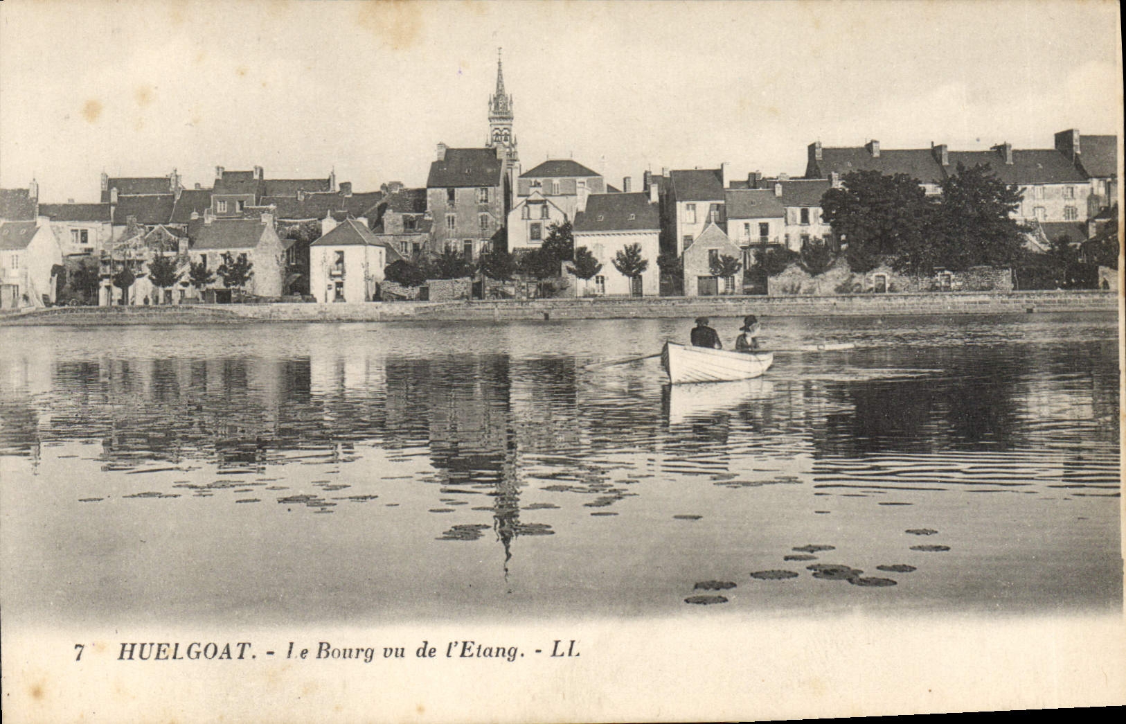 CPA Huelgoat Le Bourg Vu De I'Etang