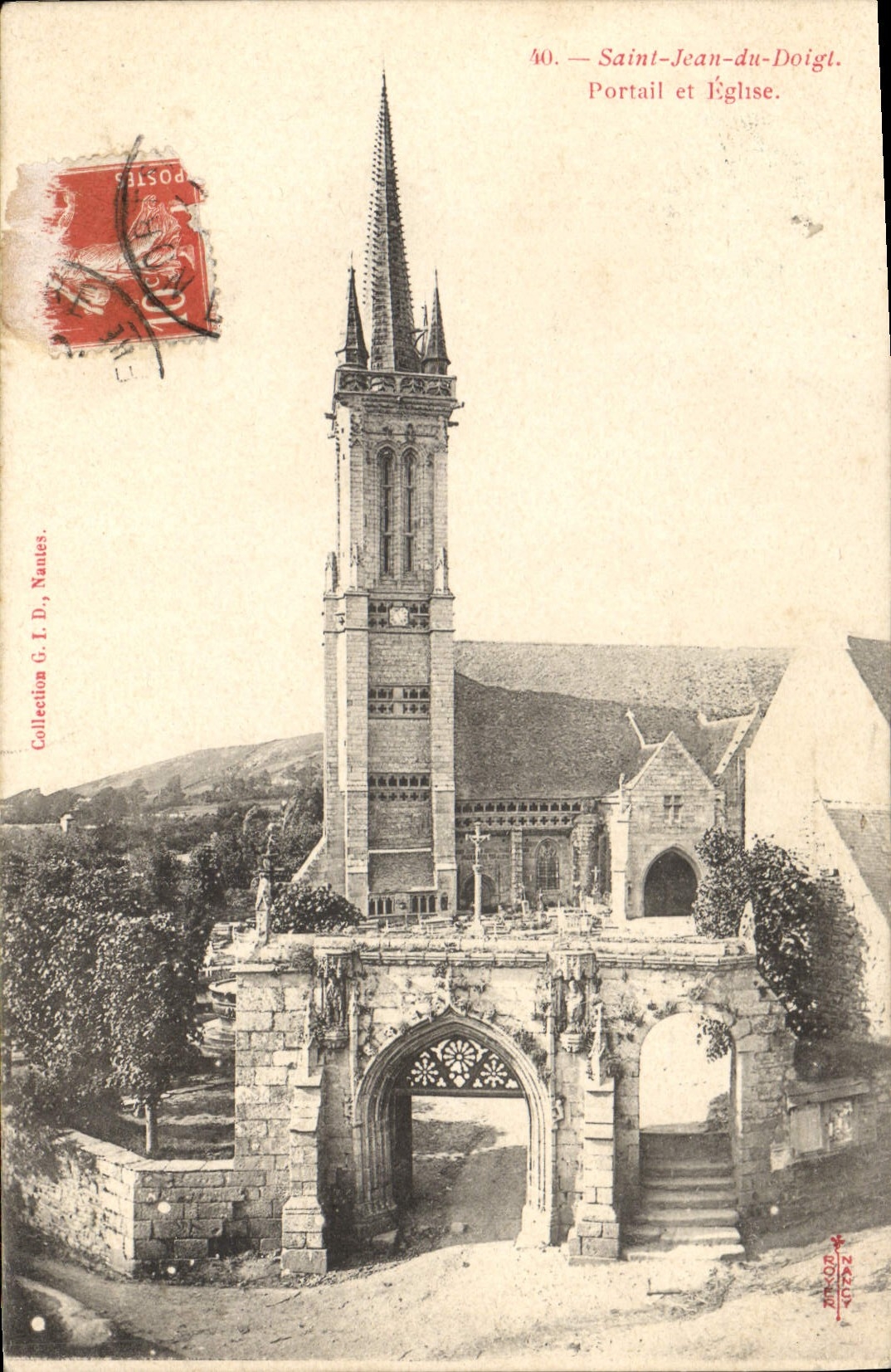 CPA Saint Jean Du Doigt Portail Et Eglise