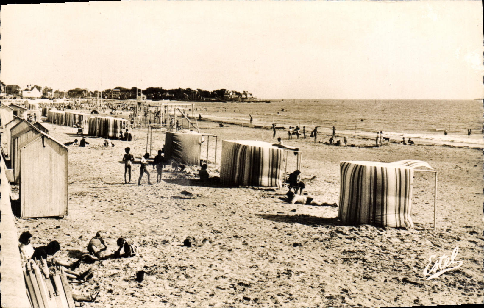 CPA Pornichet Vue Generale De La Plage Vers Le Vieux Pornichet