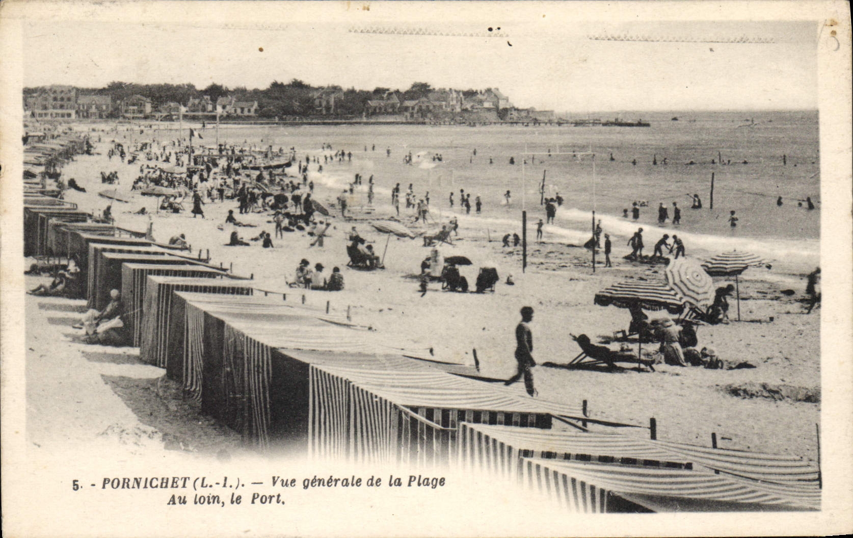 CPA Pornichet Vue Generale De La Plage Au loin Le Port