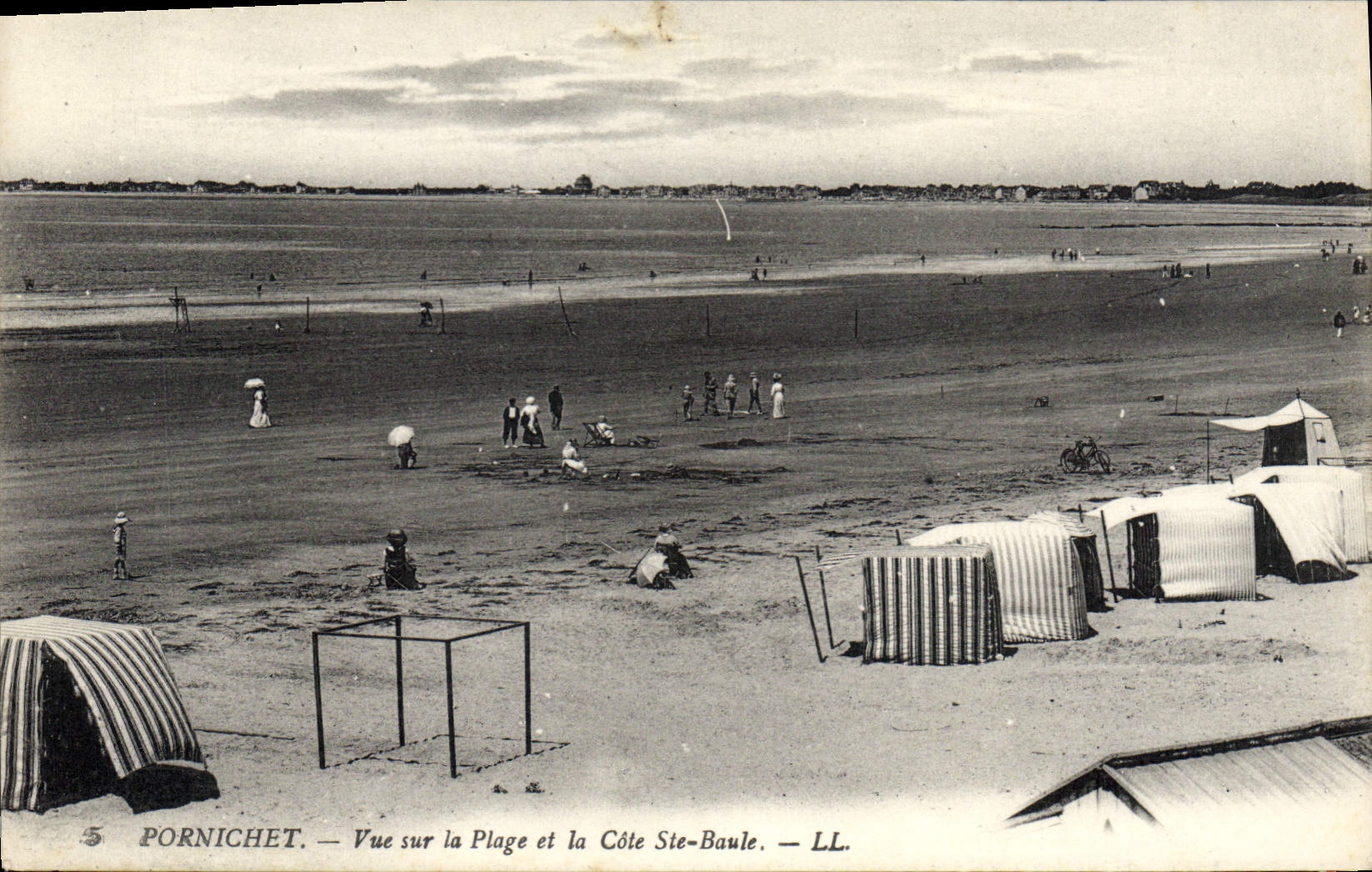 CPA Pornichet Vue Sur La Plage Et La Cote Ste Baule