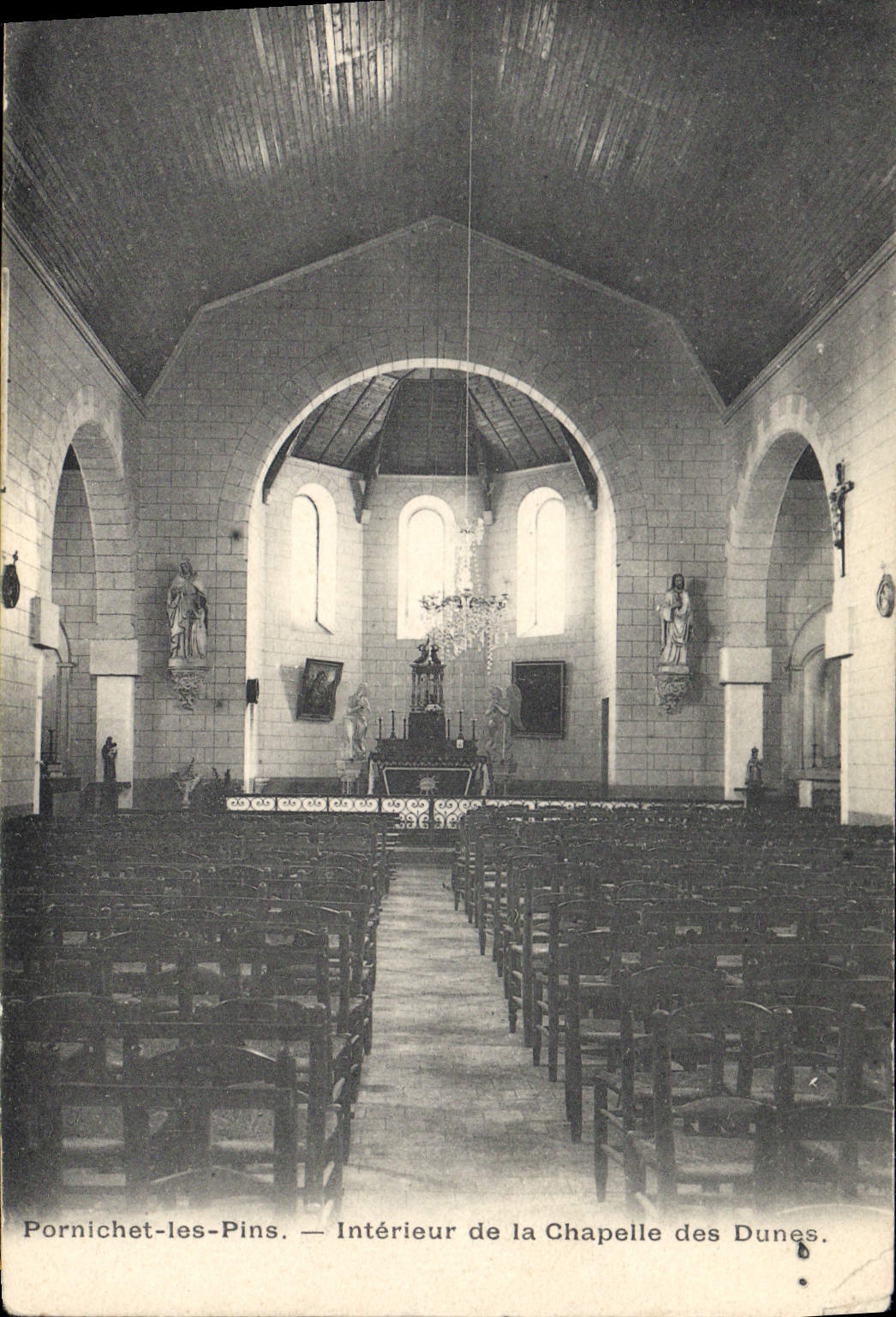 CPA Pornichet Les Pins Interieur De La Chapelle Des Dunes