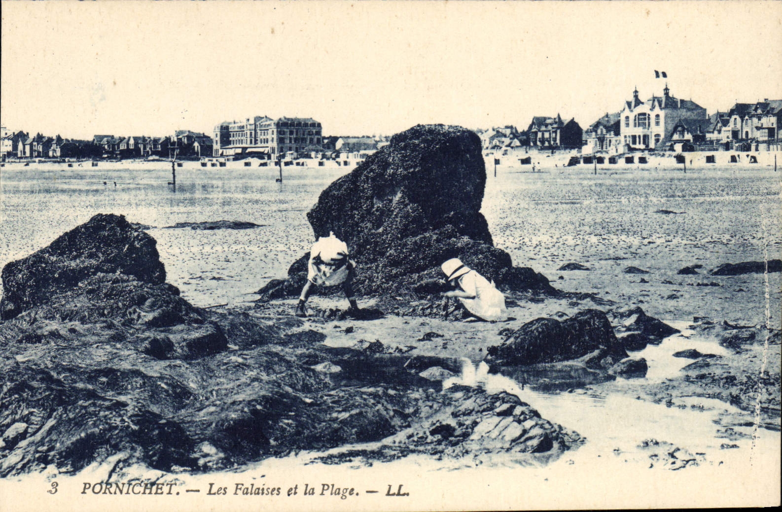 CPA Pornichet Les Falaises Et La Plage