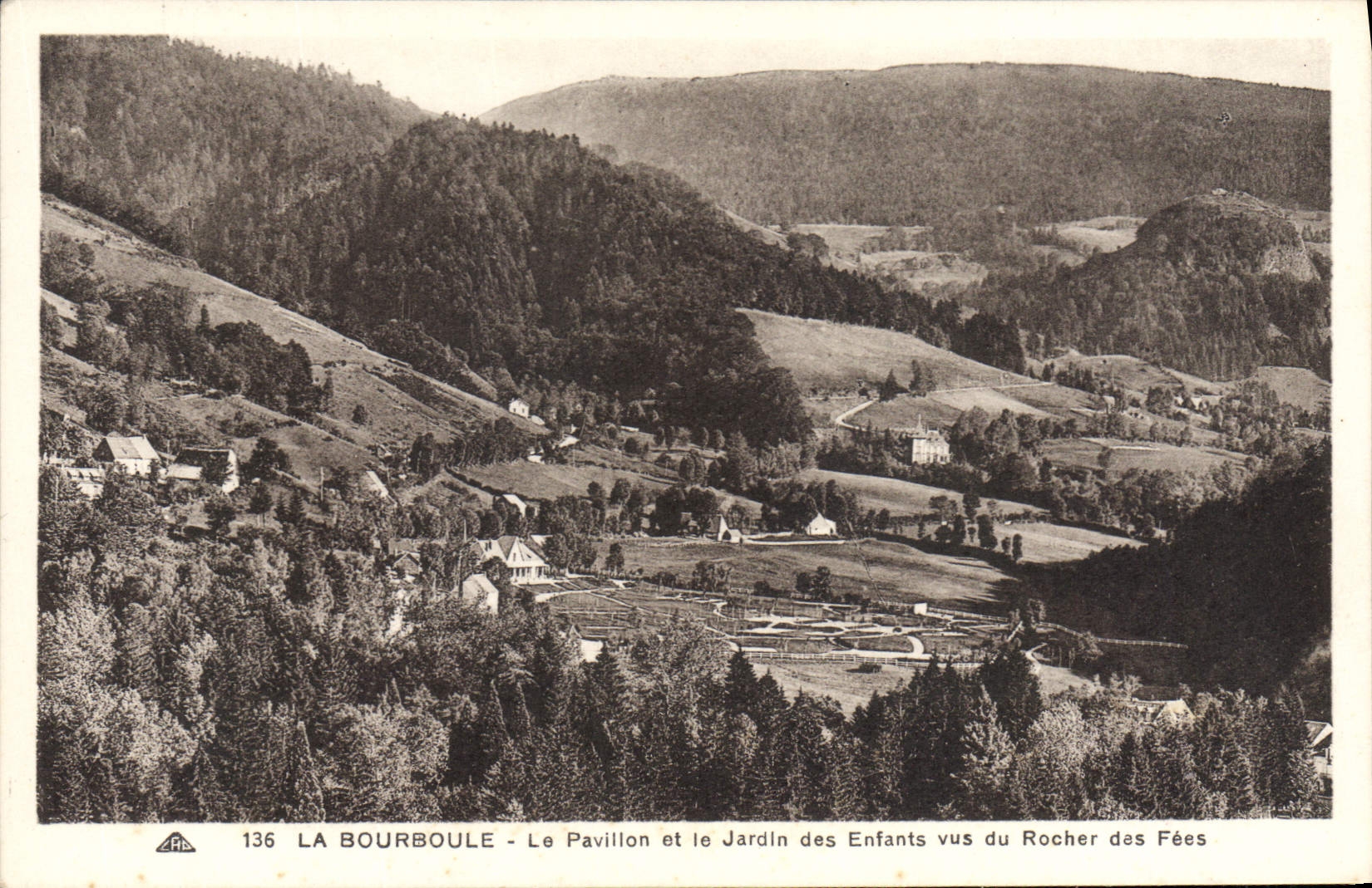 La Bourboule - Le Pavillon et le Jardin des Enfants vus du Rocher des Fées — CPAdeCollection