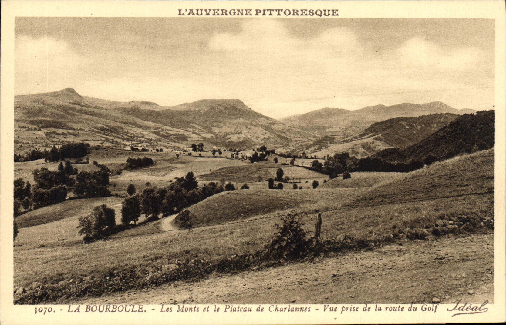 La Bourboule — Les Monts et le Plateau de Charlanne — Vue prise de la route du Golf — Éditeur Idéal, n° 3070