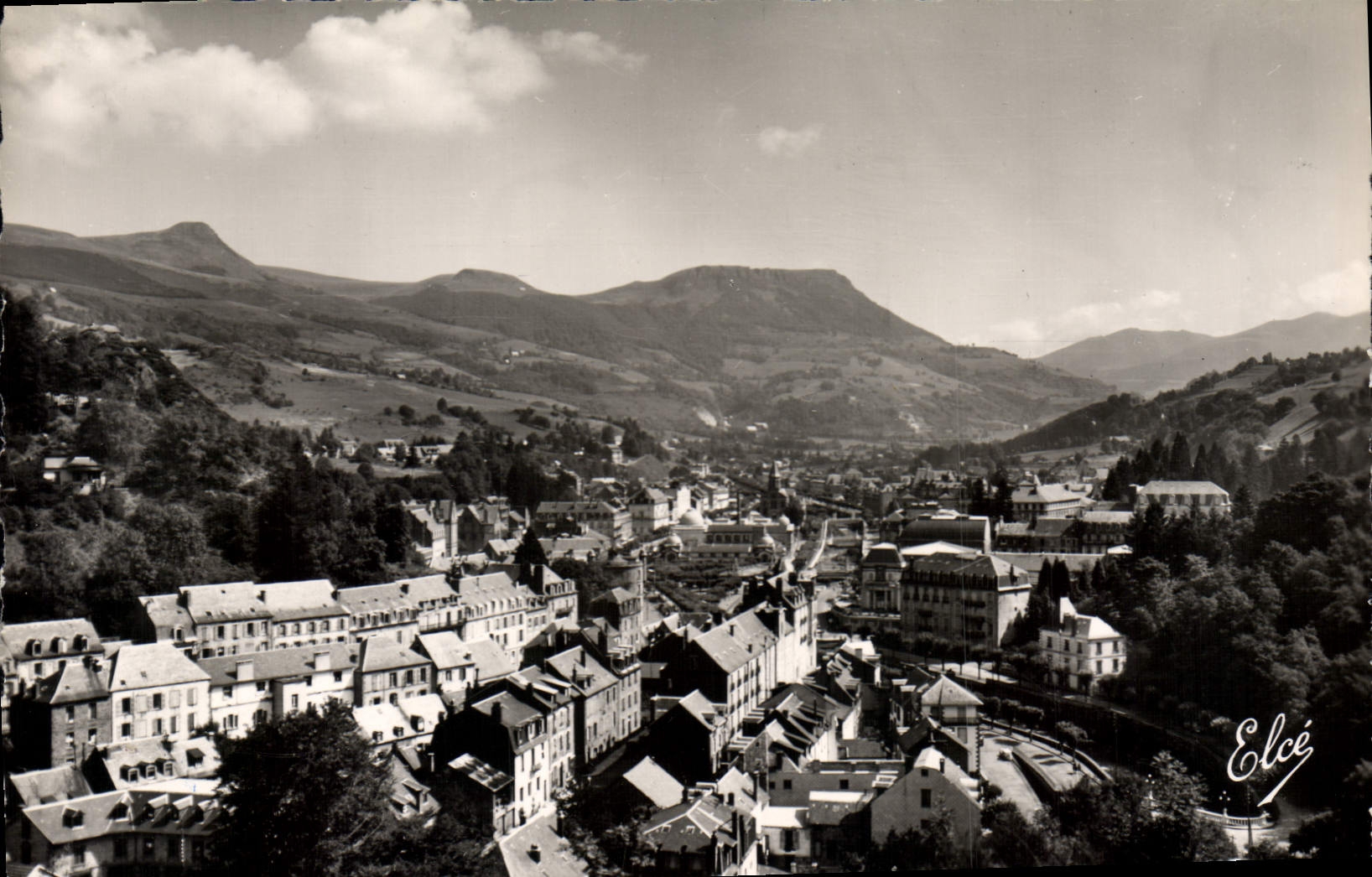 La Bourboule (P.-de-D.) — Vue générale au fond, la Vallée du Mont-Dore — Elcé