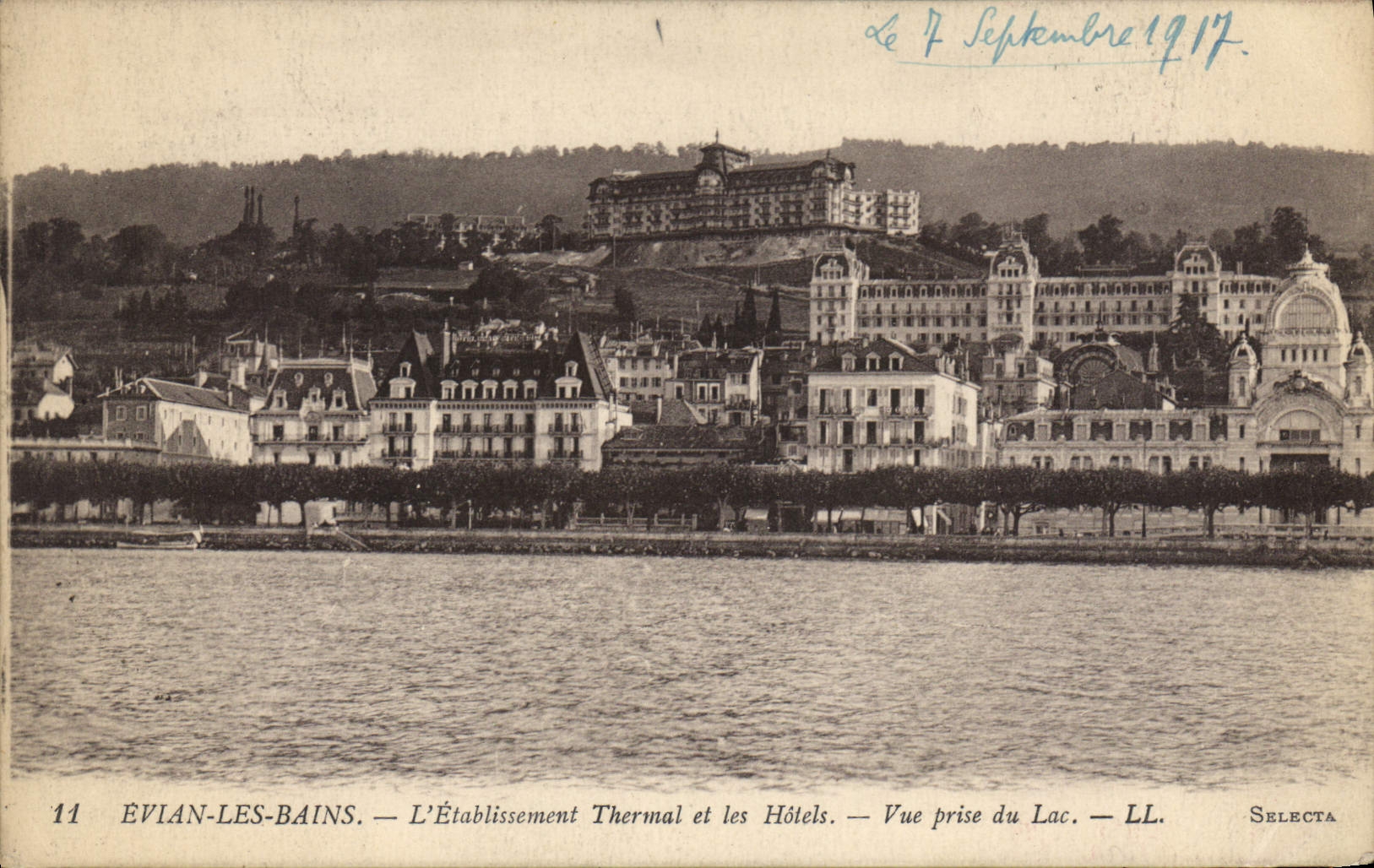 Évian-les-Bains — L'Établissement Thermal et les Hôtels — Vue prise du Lac — Selecta, n°11