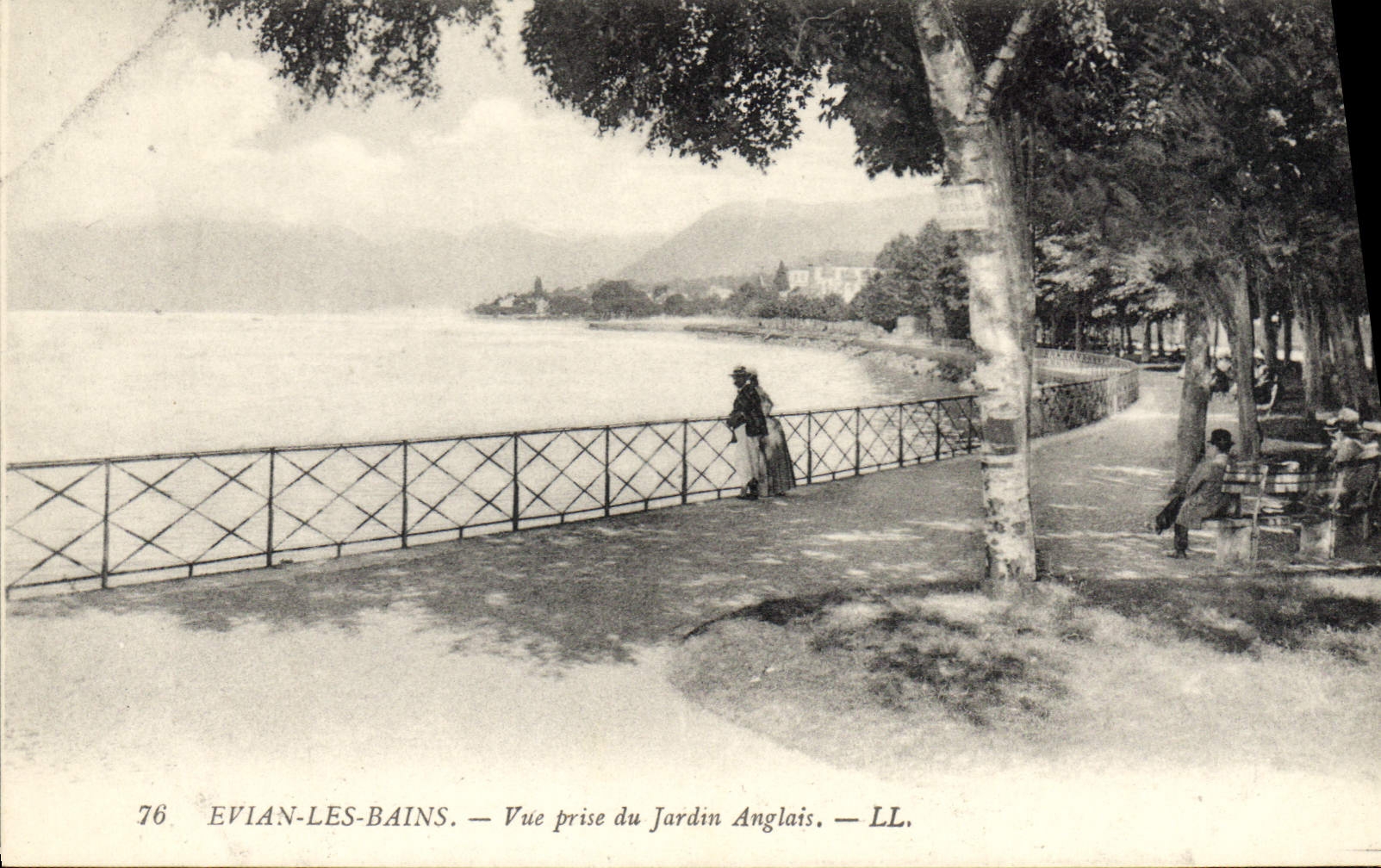 Evian-les-Bains — Vue prise du Jardin Anglais — LL.