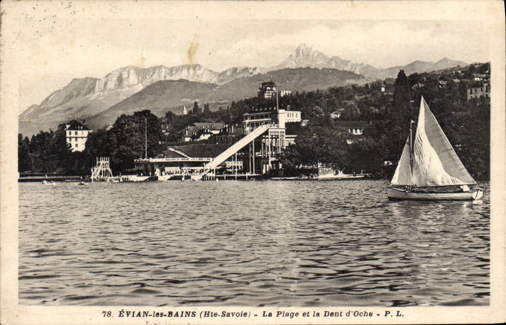 ÉVIAN-les-BAINS (Hte-Savoie) — La Plage et la Dent d'Oche — P.L.
