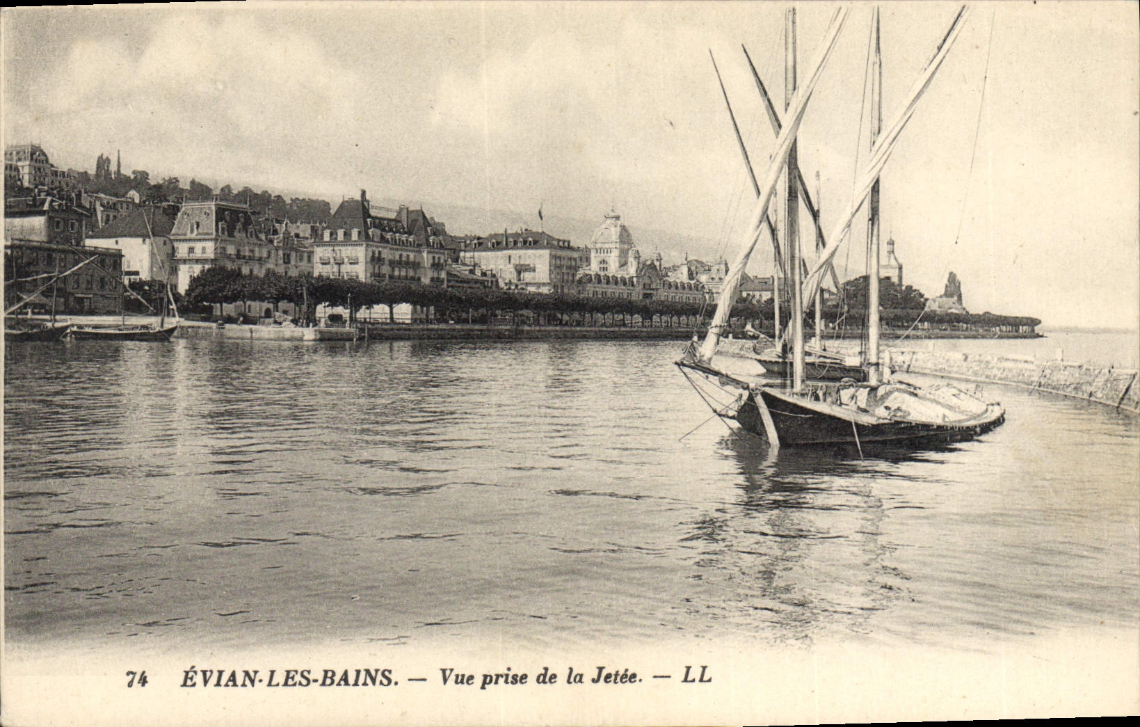 ÉVIAN-LES-BAINS — Vue prise de la Jetée — LL