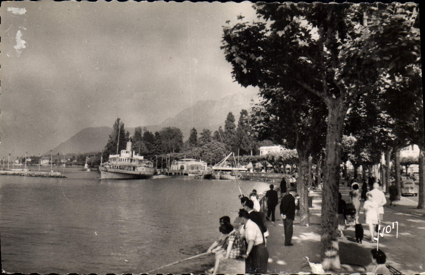 Évian-les-Bains — Le port — Éditeur : Fabrication Française, n° B.3304
