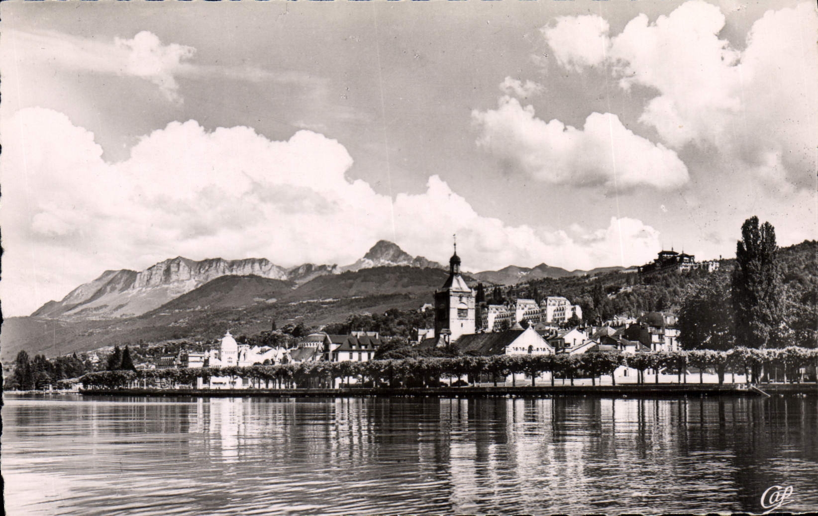 Évian-les-Bains et la Dent d'Oche — Cie des Arts Photographiques, Paris