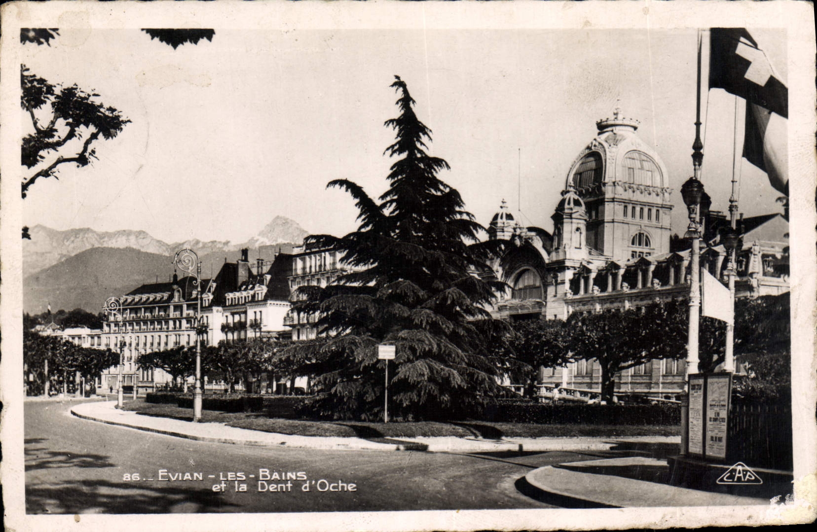 Evian-les-Bains et la Dent d'Oche — CPA n°86, éditeur Réal-Photo