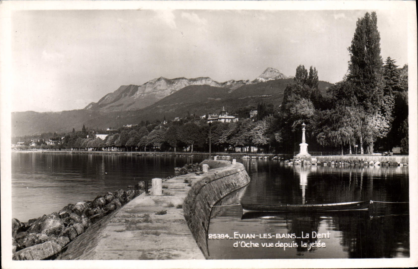 Évian-les-Bains — La Dent d'Oche vue depuis la jetée — Édition André Laramée n°25384