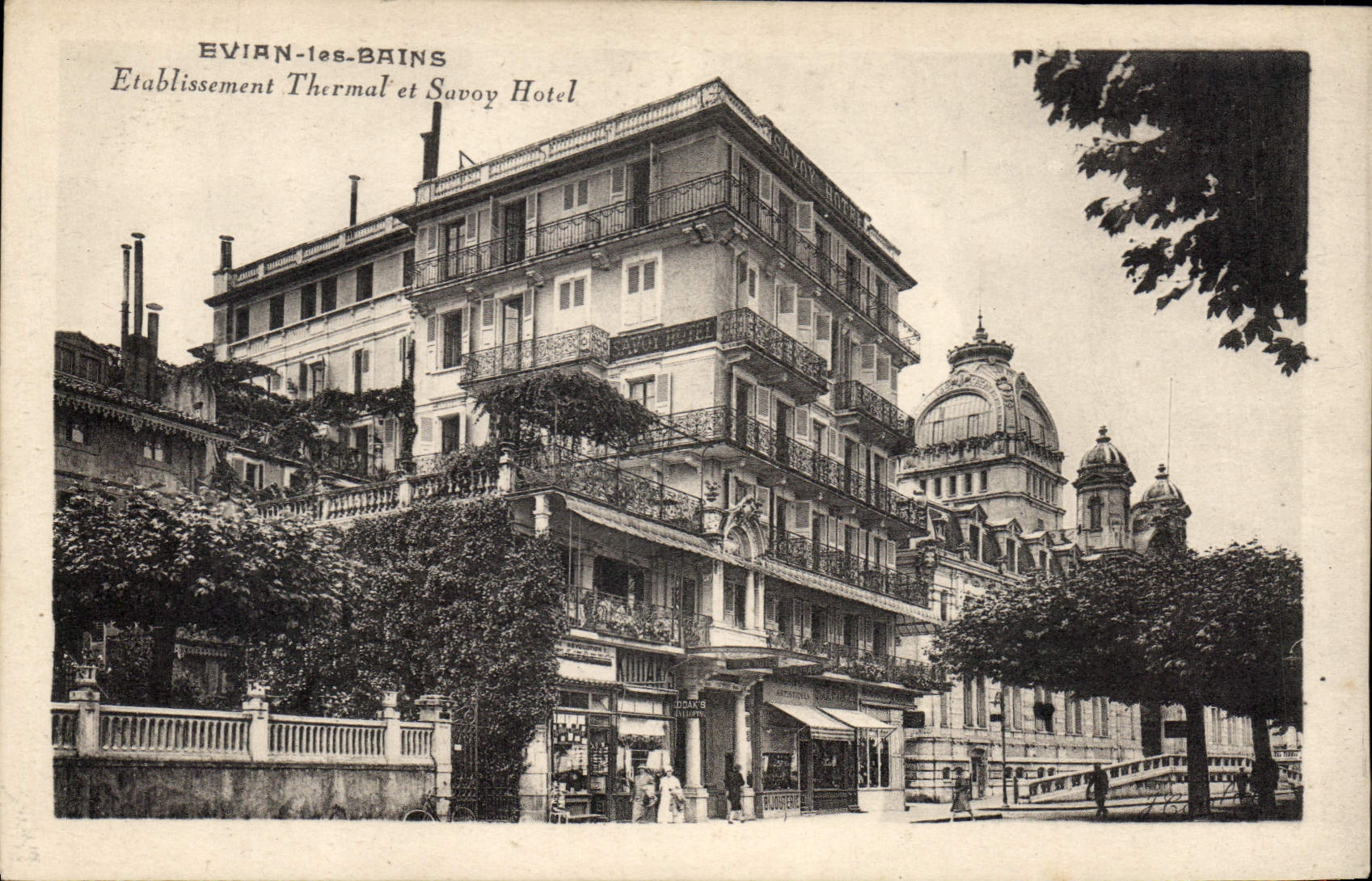 EVIAN-les-BAINS — Établissement Thermal et Savoy Hotel — Éditeur non visible