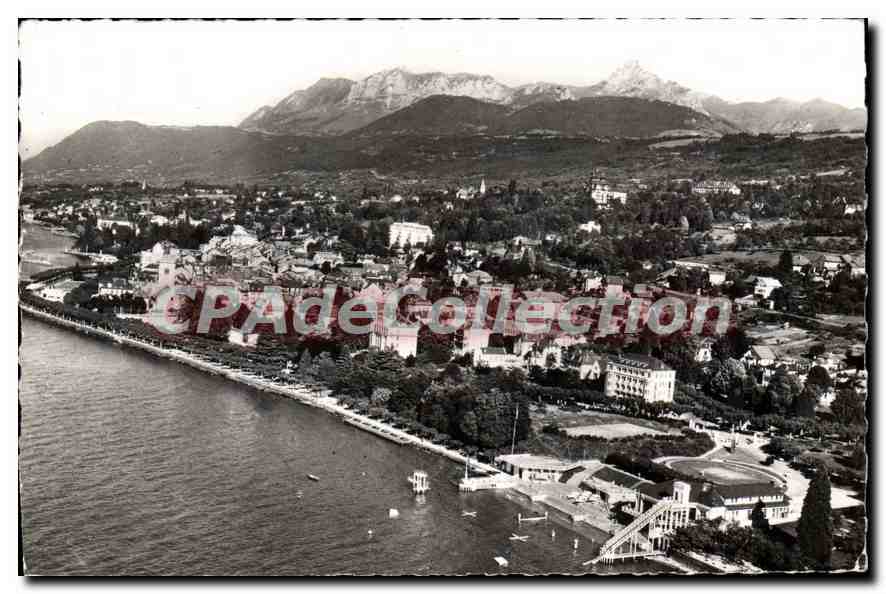 Evian-les-Bains — Vue aérienne; la plage, la ville et la Dent d'Oche (2.225 m) — Les Éditions J. Céllard