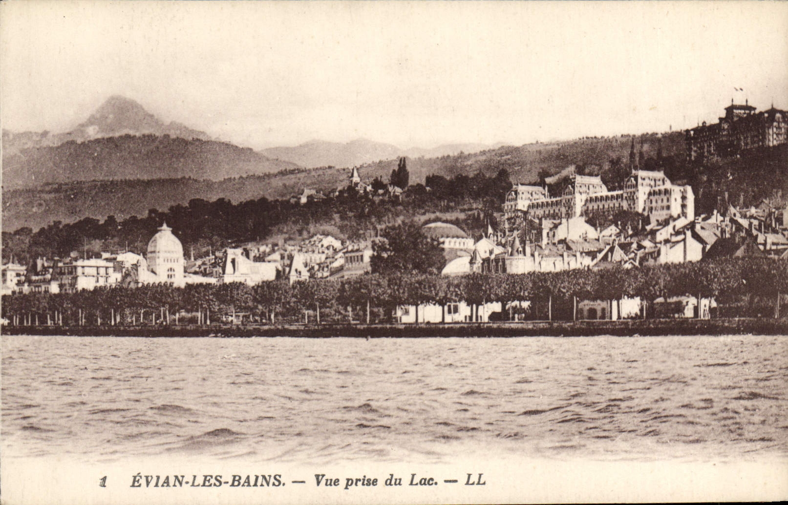 ÉVIAN-LES-BAINS — Vue prise du Lac — LL