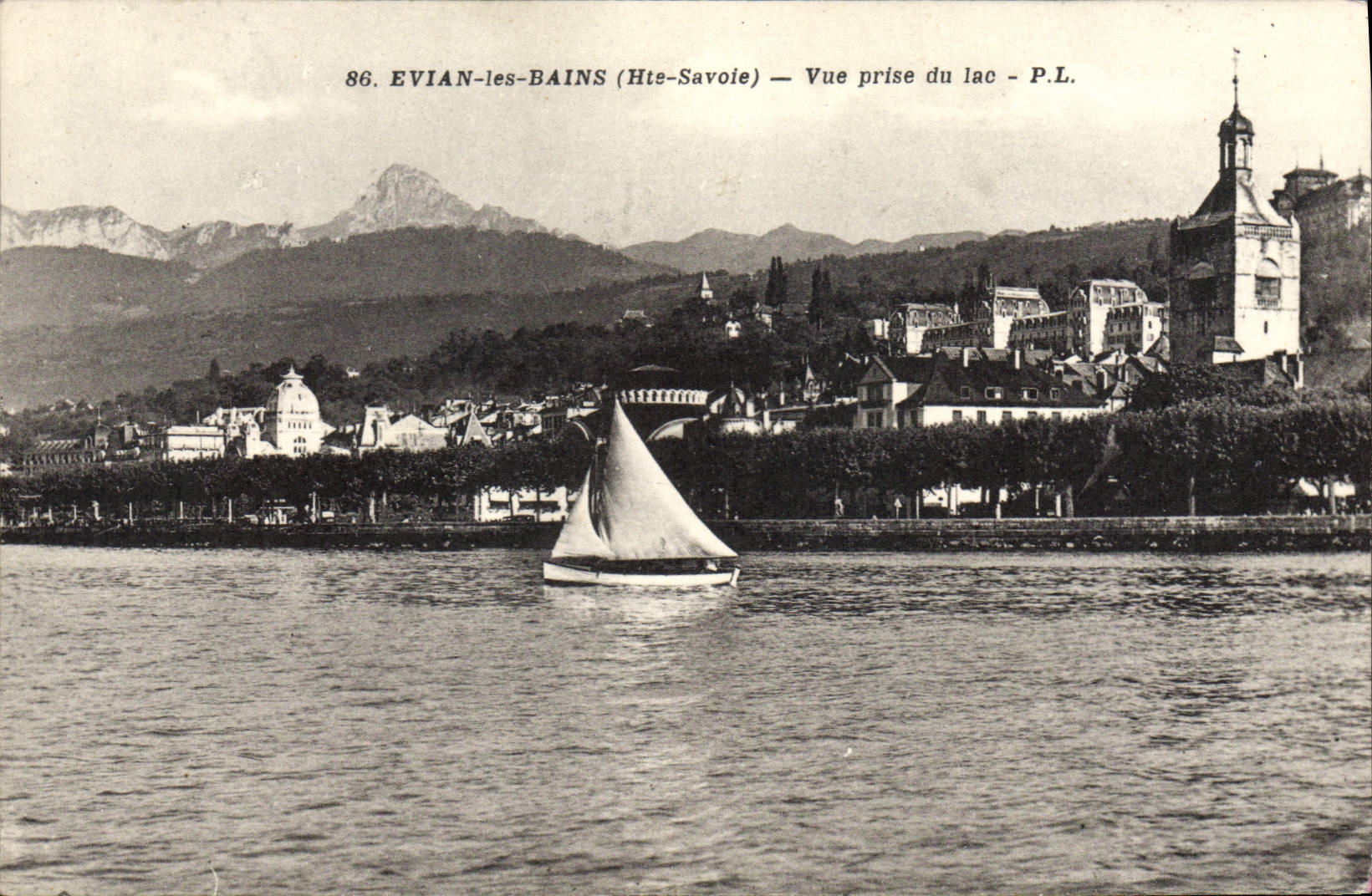 EVIAN-les-BAINS (Hte-Savoie) — Vue prise du lac — P.L.
