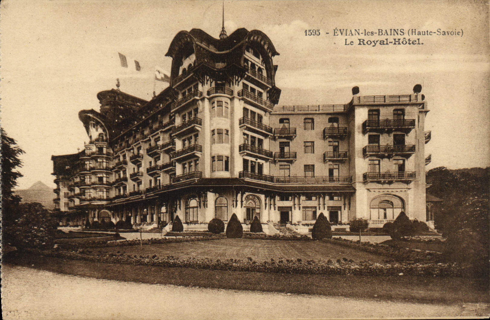 ÉVIAN-les-BAINS (Haute-Savoie) — Le Royal-Hôtel — éditeur L. Fauraz, n° 1593