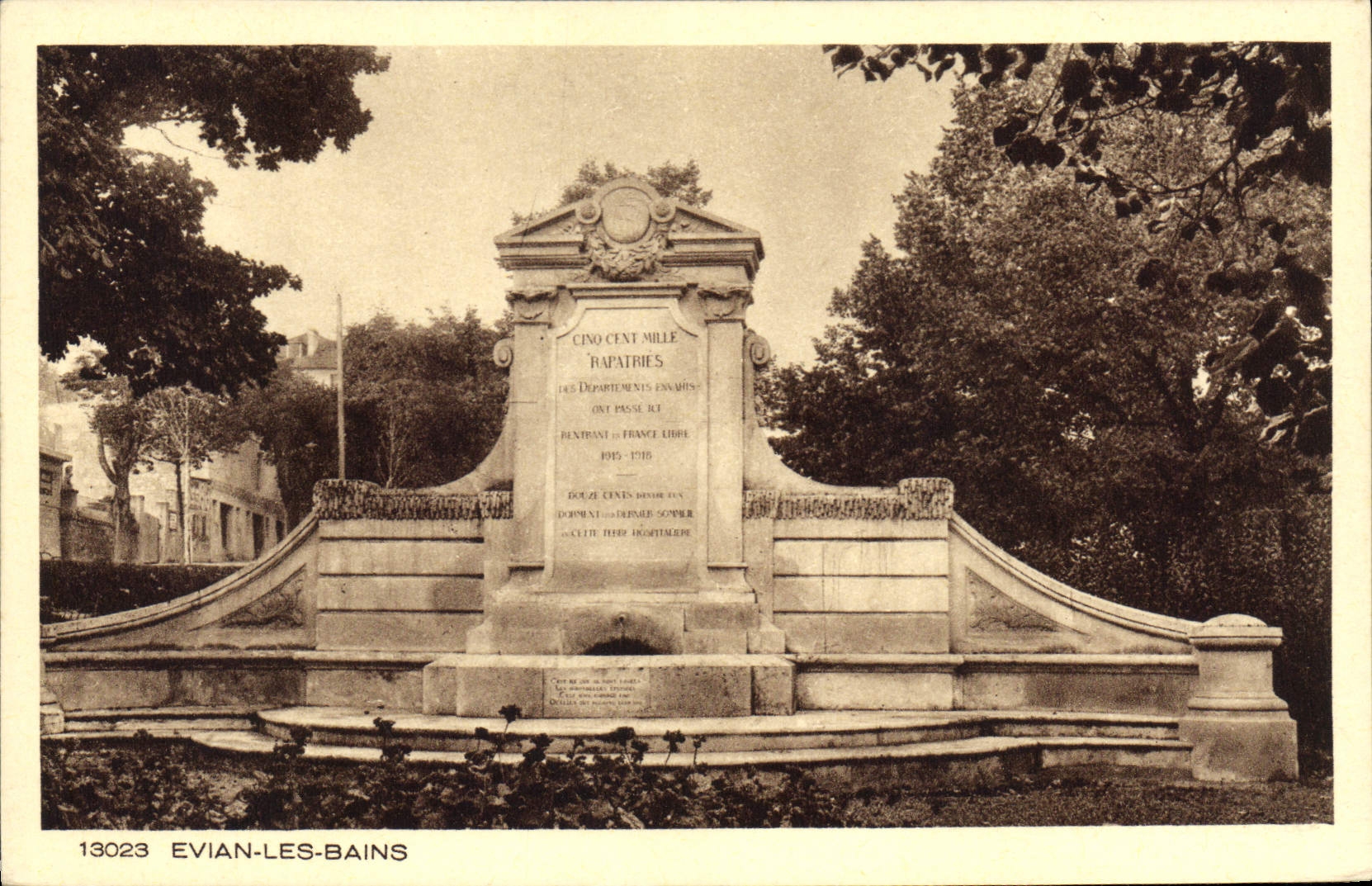 Monument aux Cinquante-Cinq Mille Rapatriés — Evian-les-Bains — Collection La Savoie, n° 13023