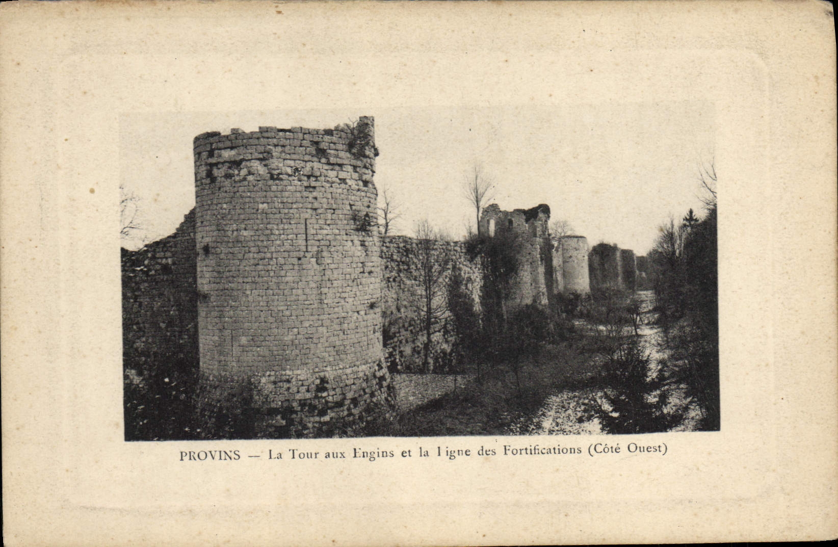 Provins — La Tour aux Engins et la ligne des fortifications (Côté Ouest) — A. Vernant, édit.