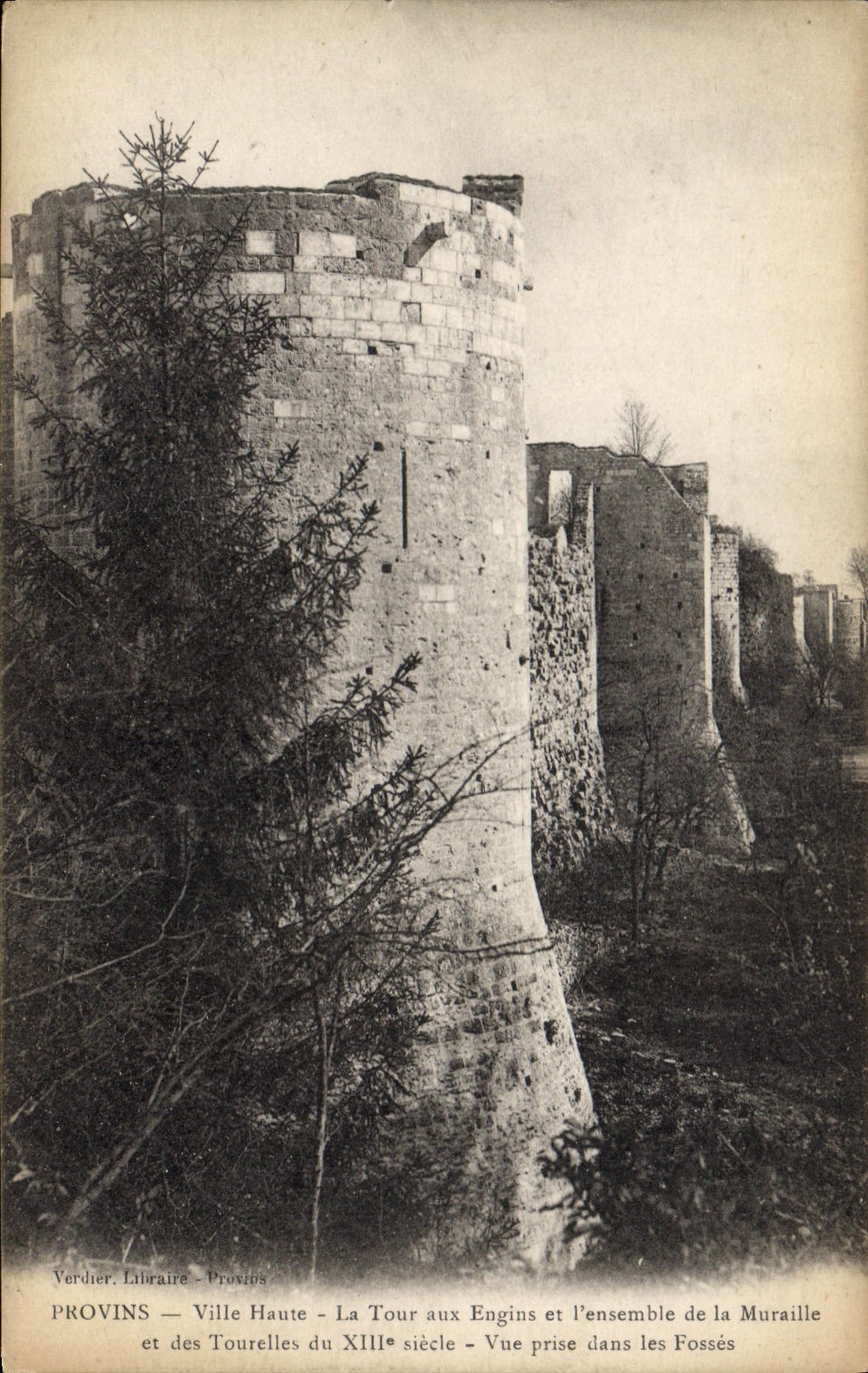 Provins — Ville Haute — La Tour aux Engins et l'ensemble de la Muraille et des Tourelles du XIIIe siècle — Vue prise dans les Fossés — Verdier, Libraire - Provins
