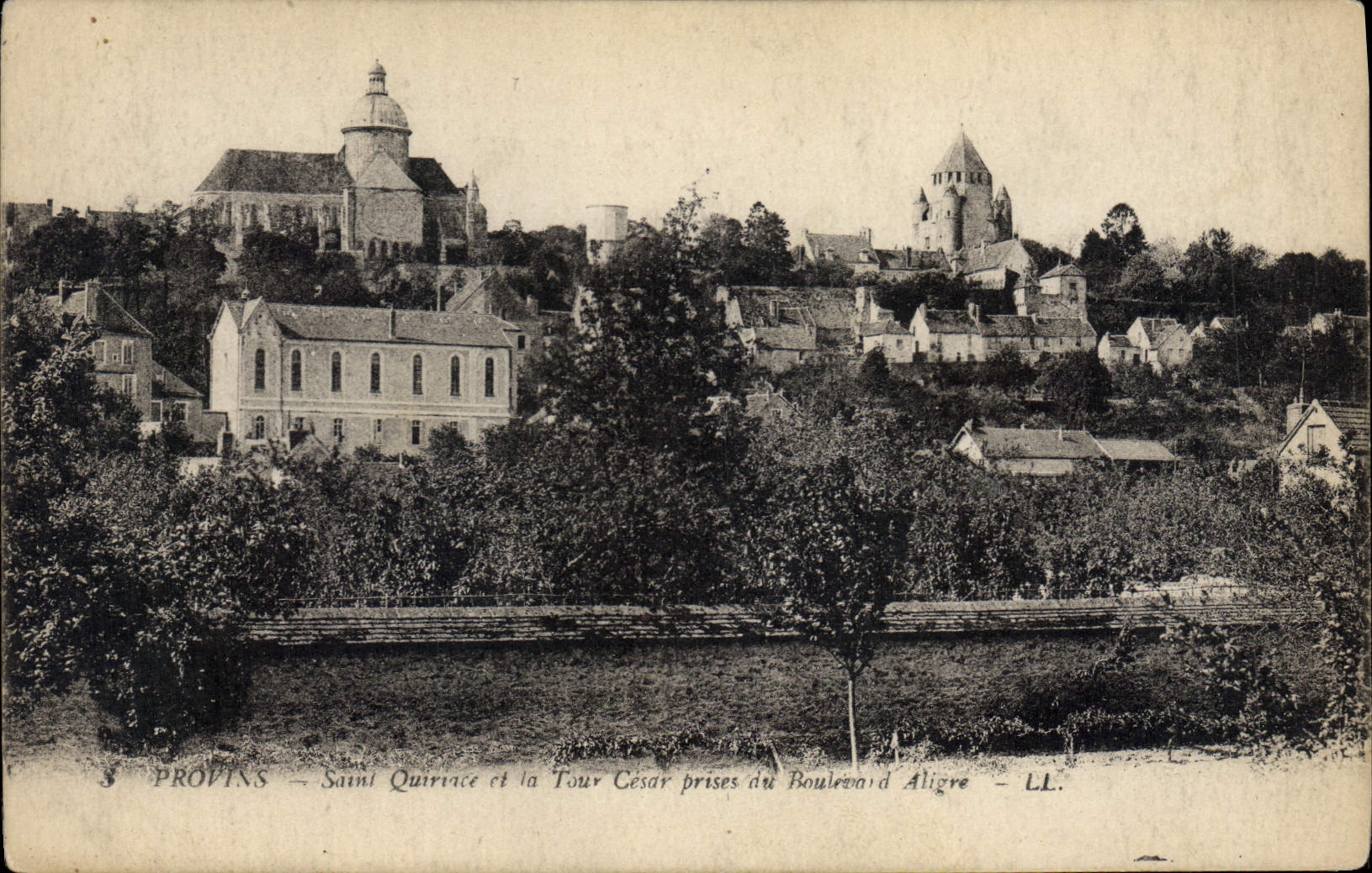 Propins — Saint Quirrice et la Tour César prises du Boulevard d'Aligre — LL.