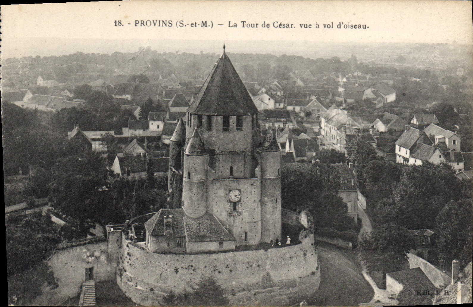 Provins (S.-et-M.) — La Tour de César vue à vol d’oiseau — Édit. P. R.