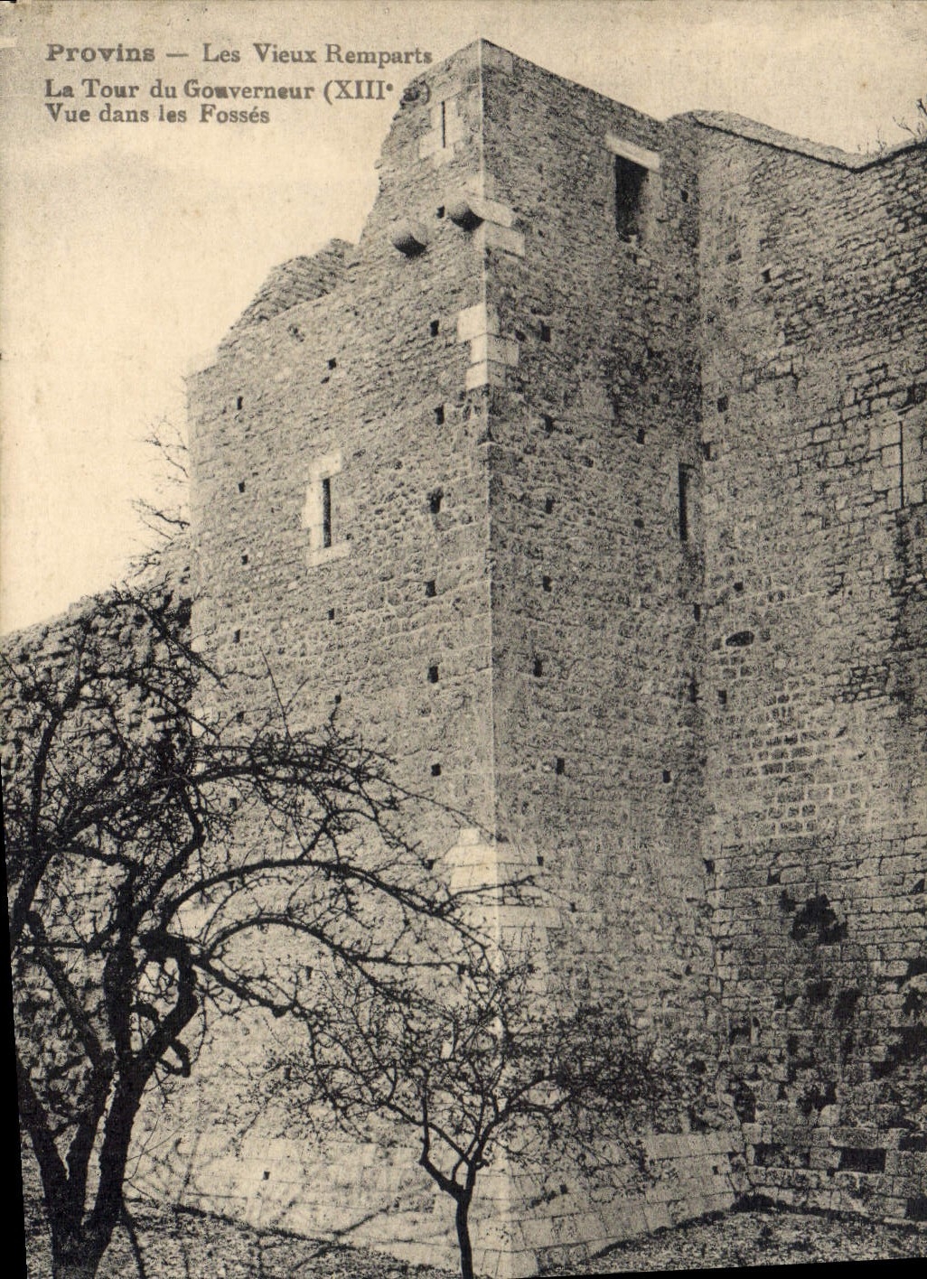Provins — Les Vieux Remparts — La Tour du Gouverneur (XIIIe) — Vue dans les Fossés
