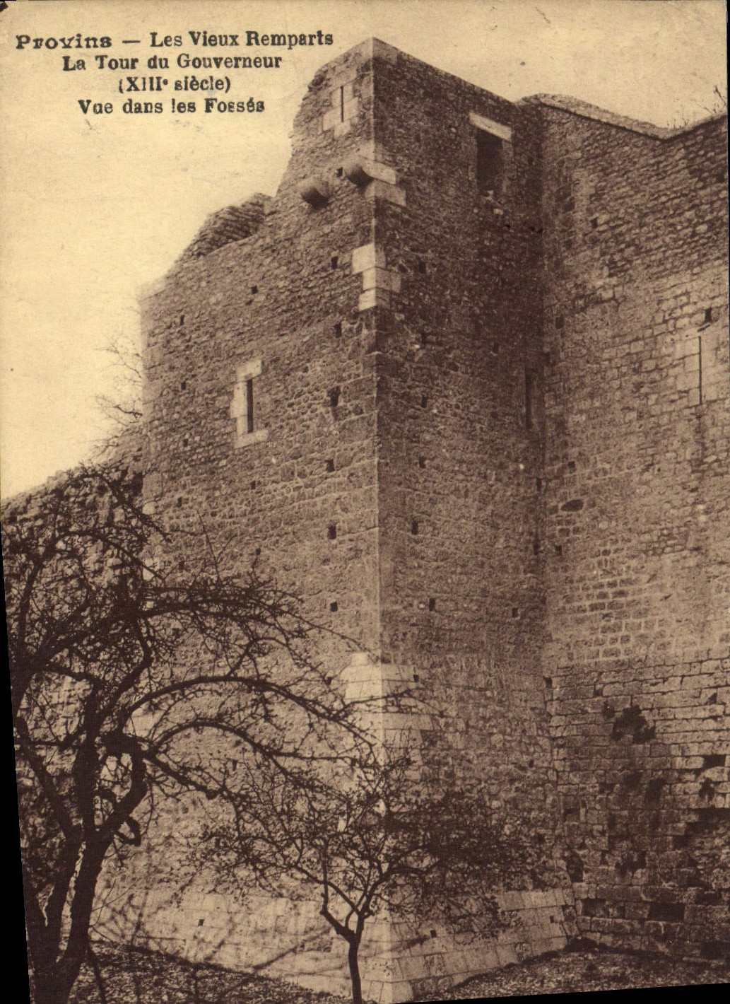 Provins — Les Vieux Remparts — La Tour du Gouverneur (XIIIe siècle) — Vue dans les Fossés