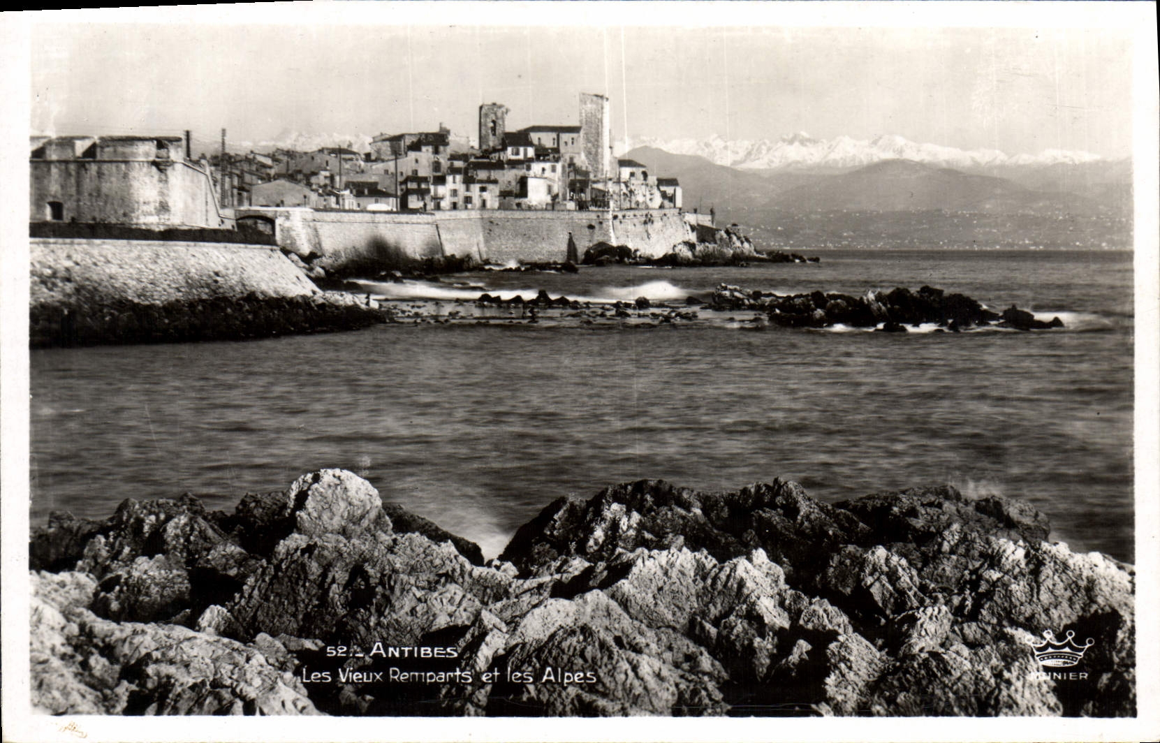 Antibes — Les Vieux Remparts et les Alpes — Éditions d'Art Munier