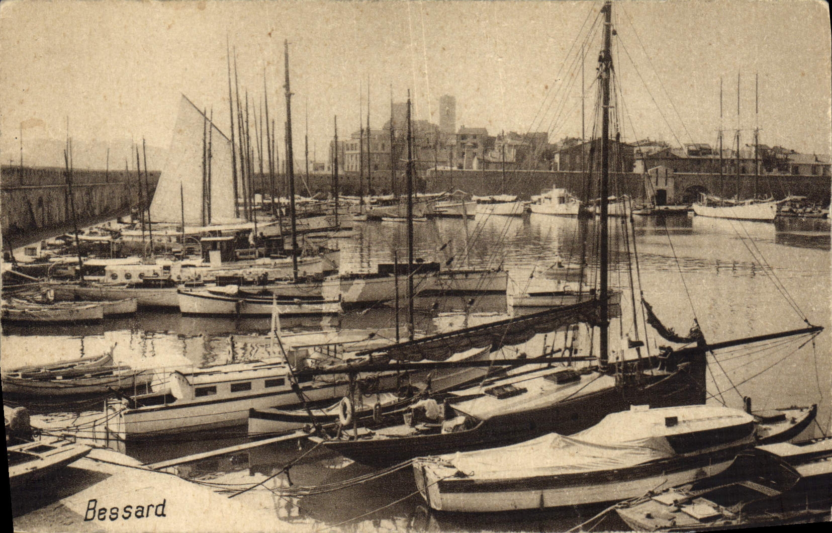 Port de Bessard — vue des bateaux — éditeur Héloïse, n° 65 - Anverso