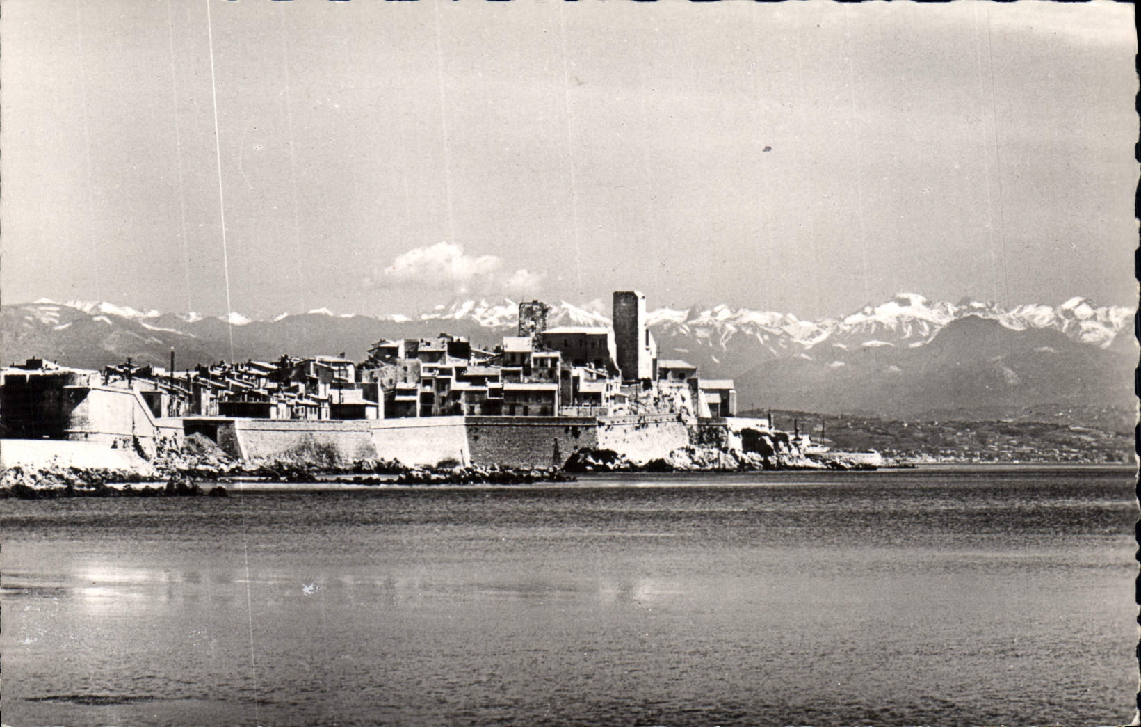 CPA Antibes Le Vieille Ville Au Fond Les Cimes