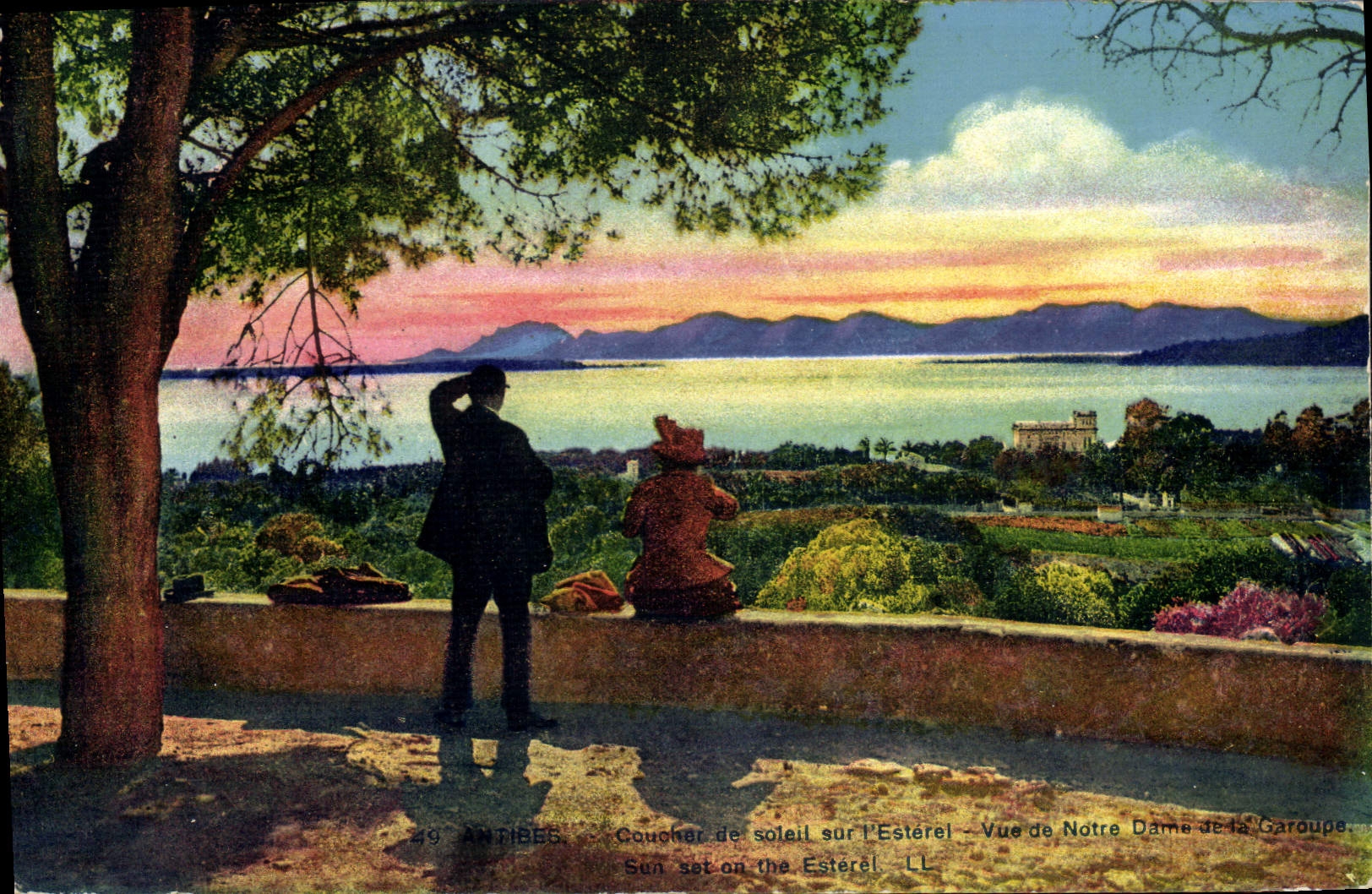 Antibes — Coucher de soleil sur l’Estérel – Vue de Notre Dame de la Garoupe — Éditeur Lévy & Neurdein, n°49