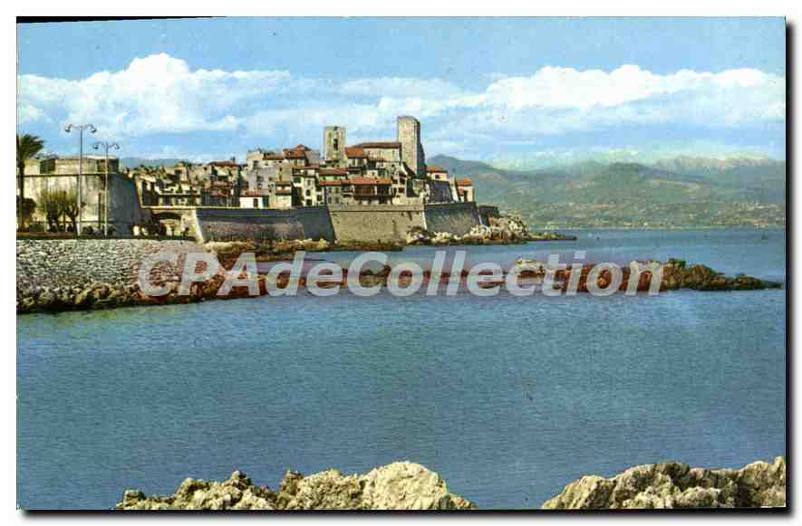CPA Antibes Vue Sur Les Remparts Et Le Chateau