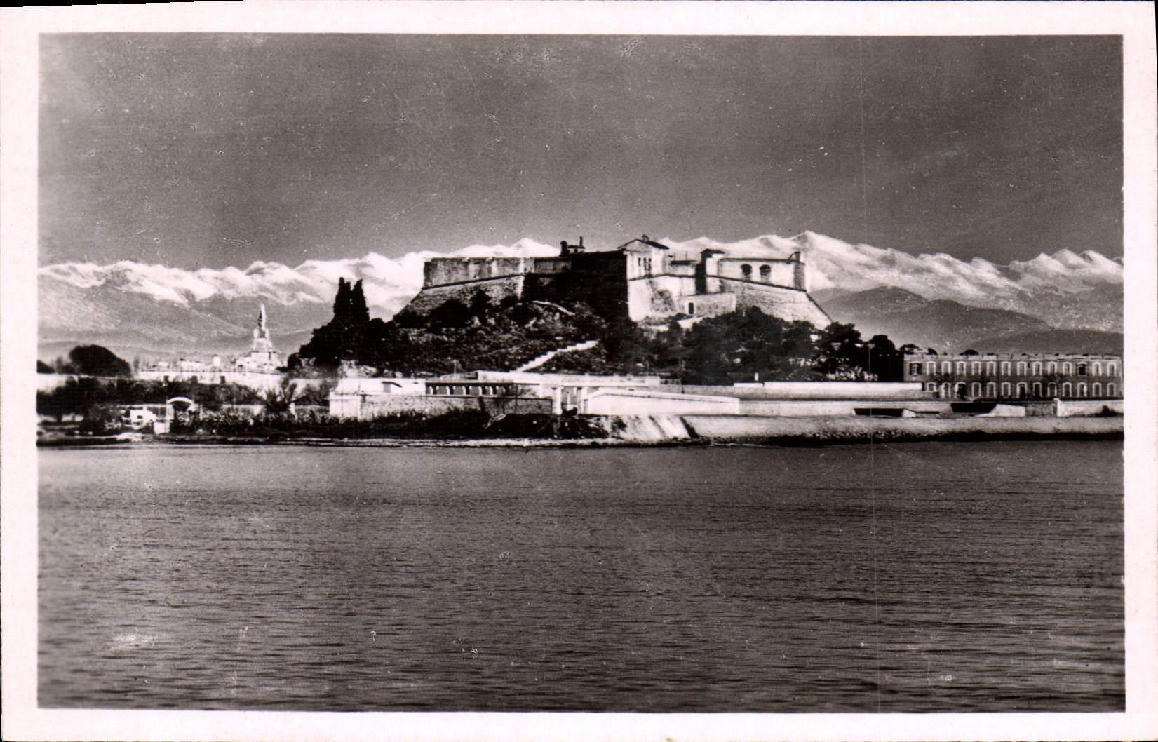 Antibes — Le Fort Carré et la Chaîne des Alpes — Les Belles Éditions, Nice