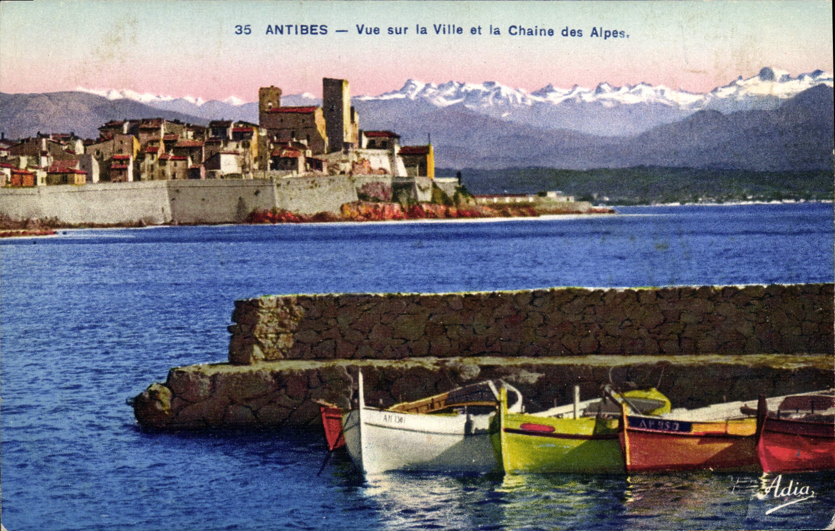 Antibes — Vue sur la Ville et la Chaîne des Alpes — Adia