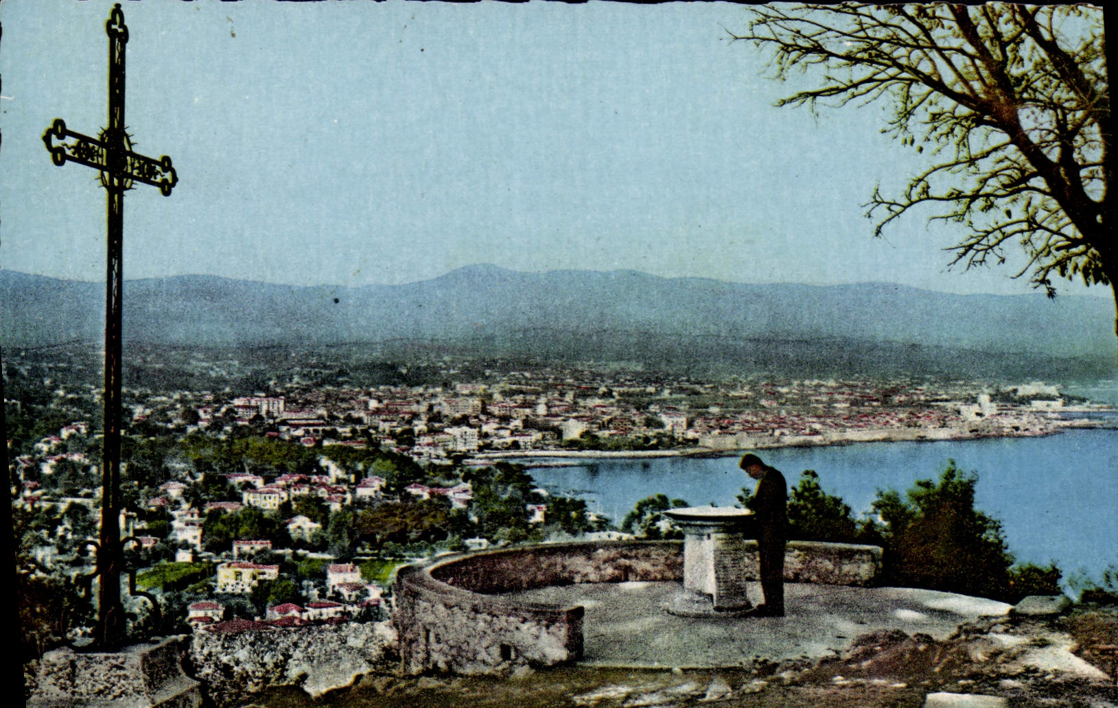 Antibes — Vue générale prise de la Garoupe et la Table d'Orientaion — éditeur inconnu, n° 11