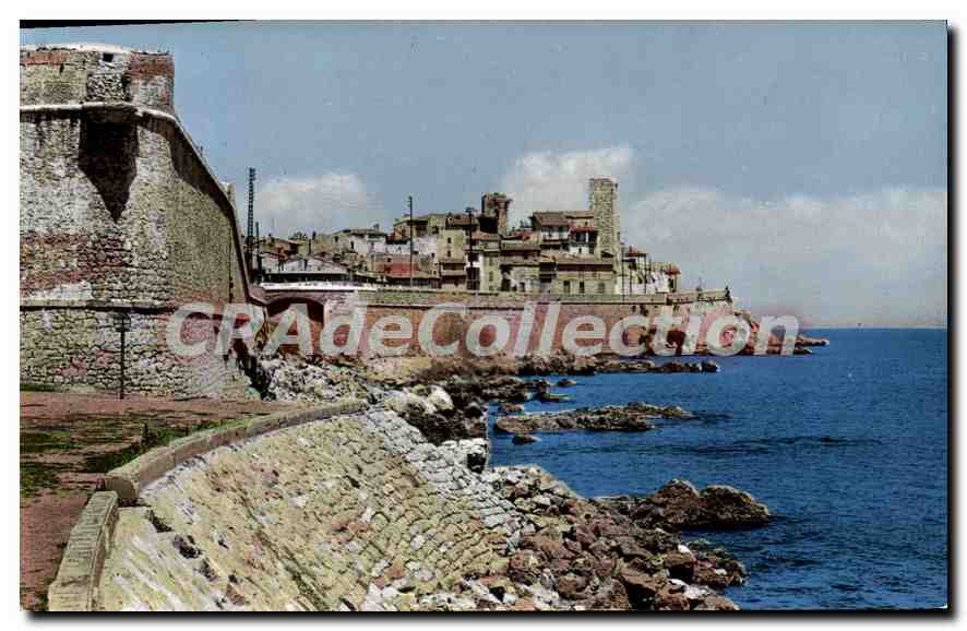 CPA Antibes La Vieille Ville Et Les Remparts