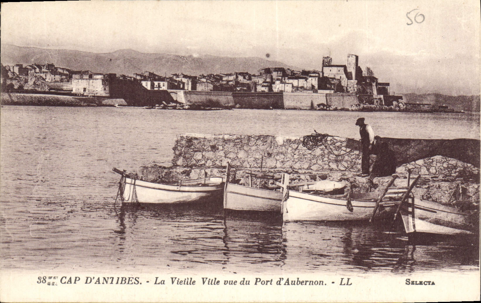 CPA Antibes Cap La Vieille Ville Vue Du Port D'Aubernon