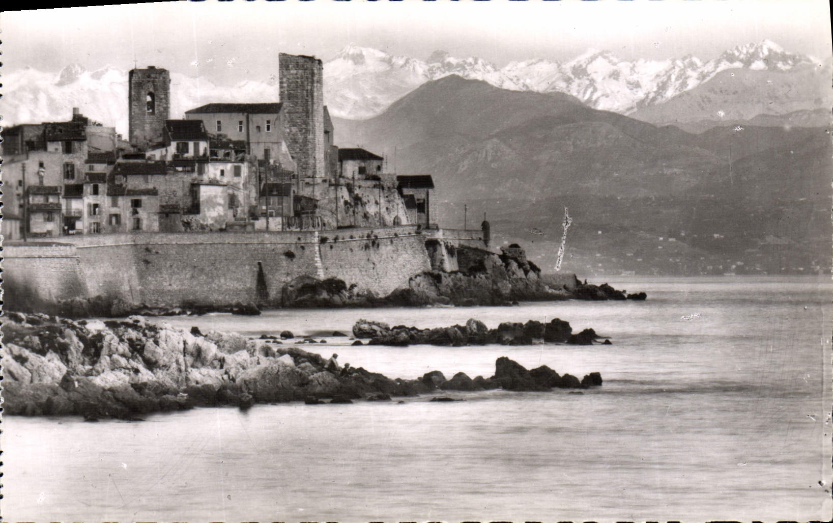 Antibes - Les Remparts et la Chaîne des Alpes — Éditions Loël, n°2365