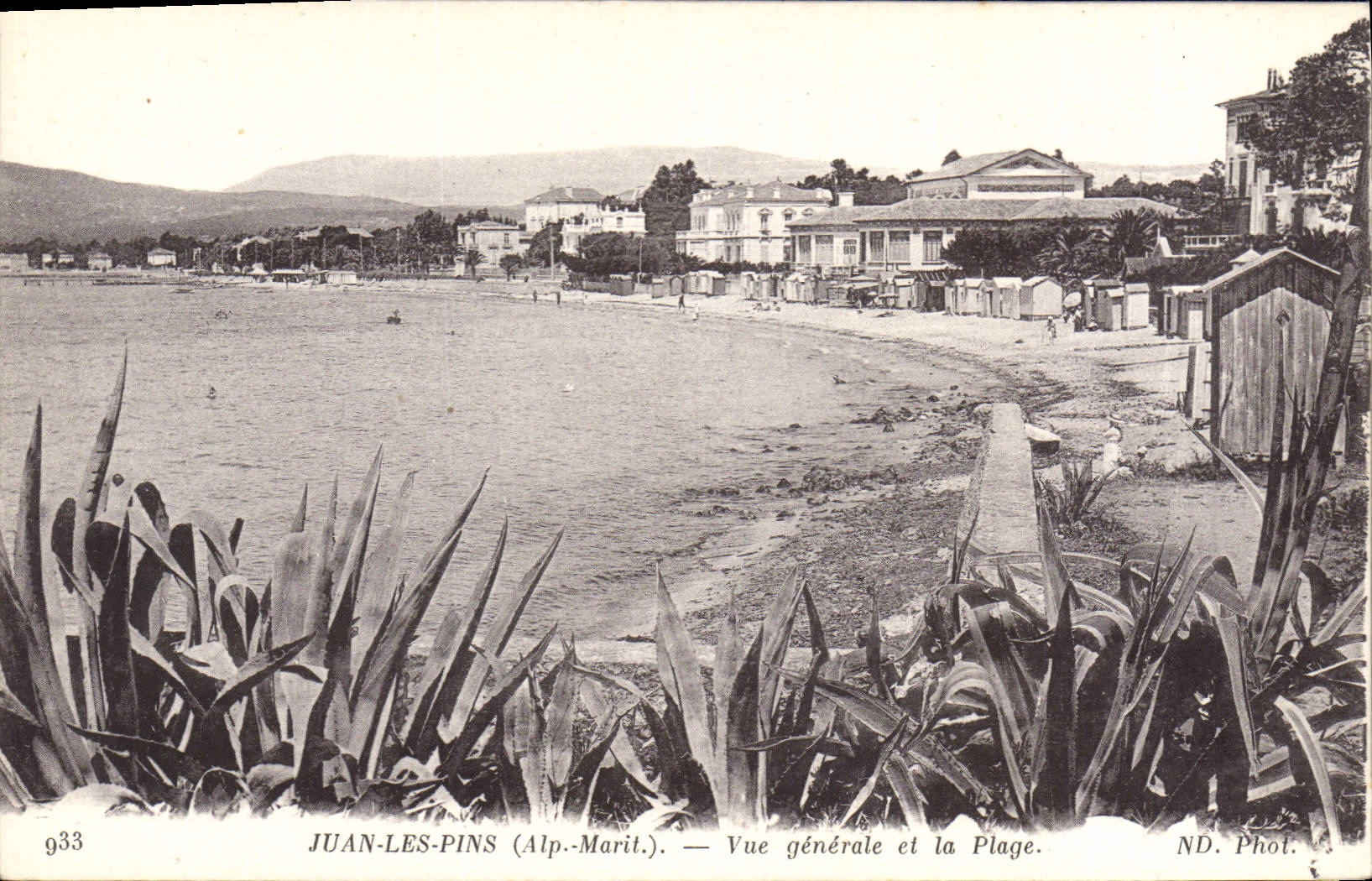 Juan-les-Pins (Alp.-Marit.) — Vue générale et la Plage. ND. Phot.