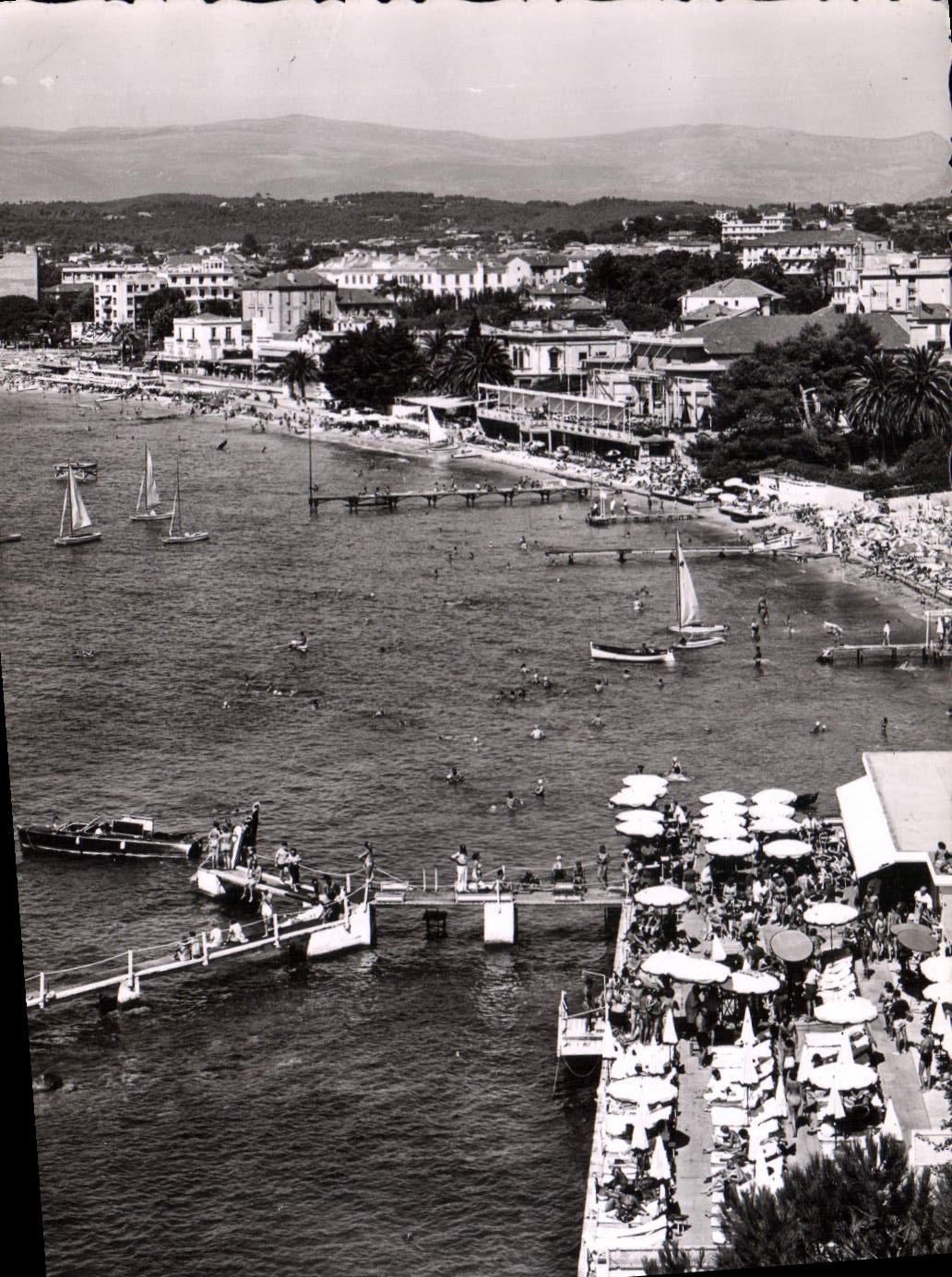 Vue générale sur le Bar du Provençal, la plage et le Casino — Juan-les-Pins — Collection « La Côte d'Azur »