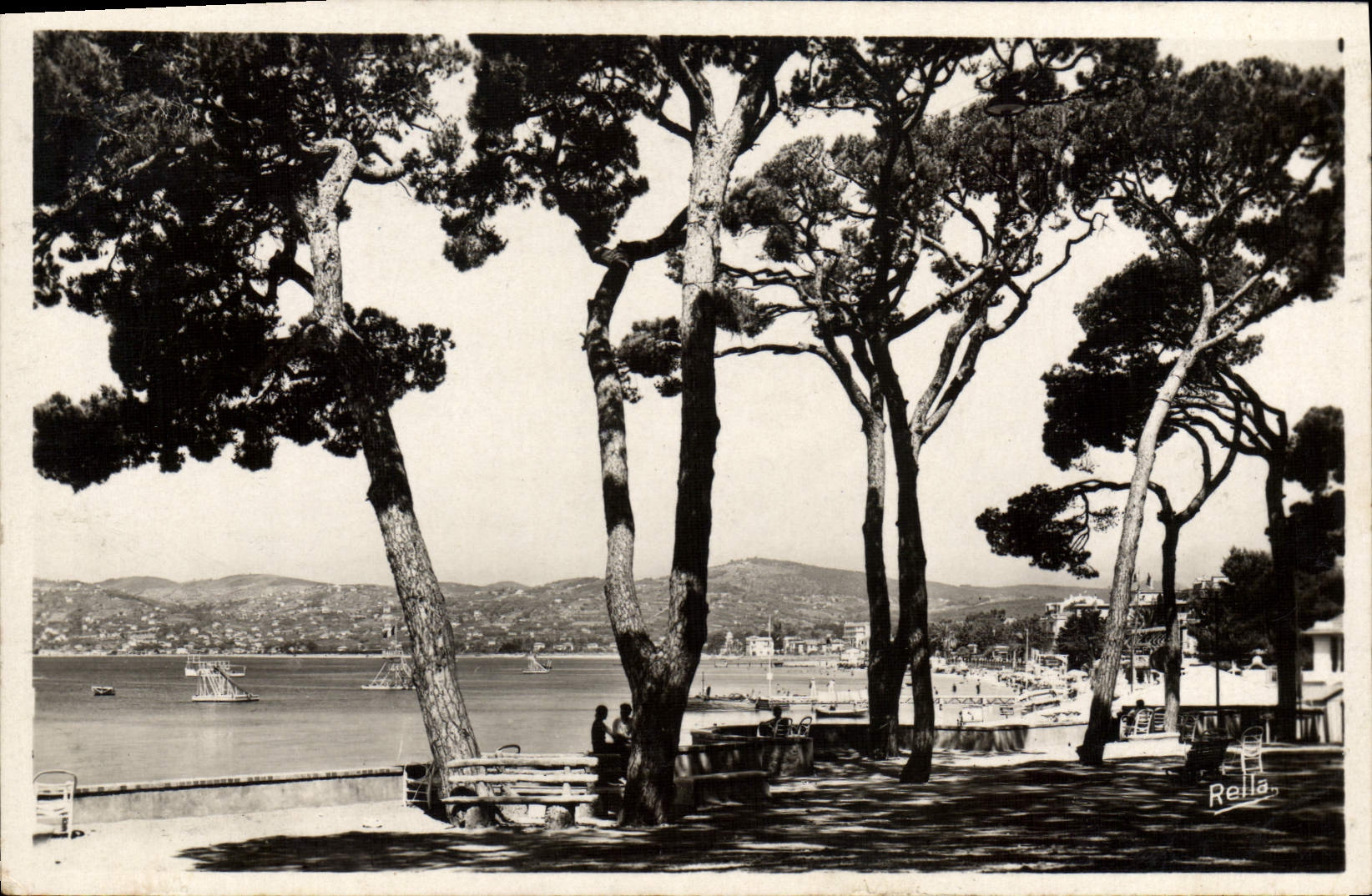 Vue sur le Golfe Juan depuis la Pinède — RELLA — Collection 'La Côte d'Azur' n°435