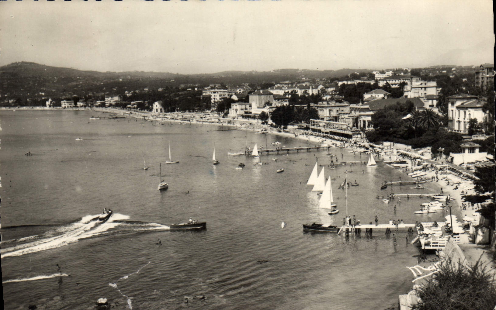 Antibes - Les Pins — Vue générale — Éditeur : Les Éditions M. de C. de la Transcription Intérieure