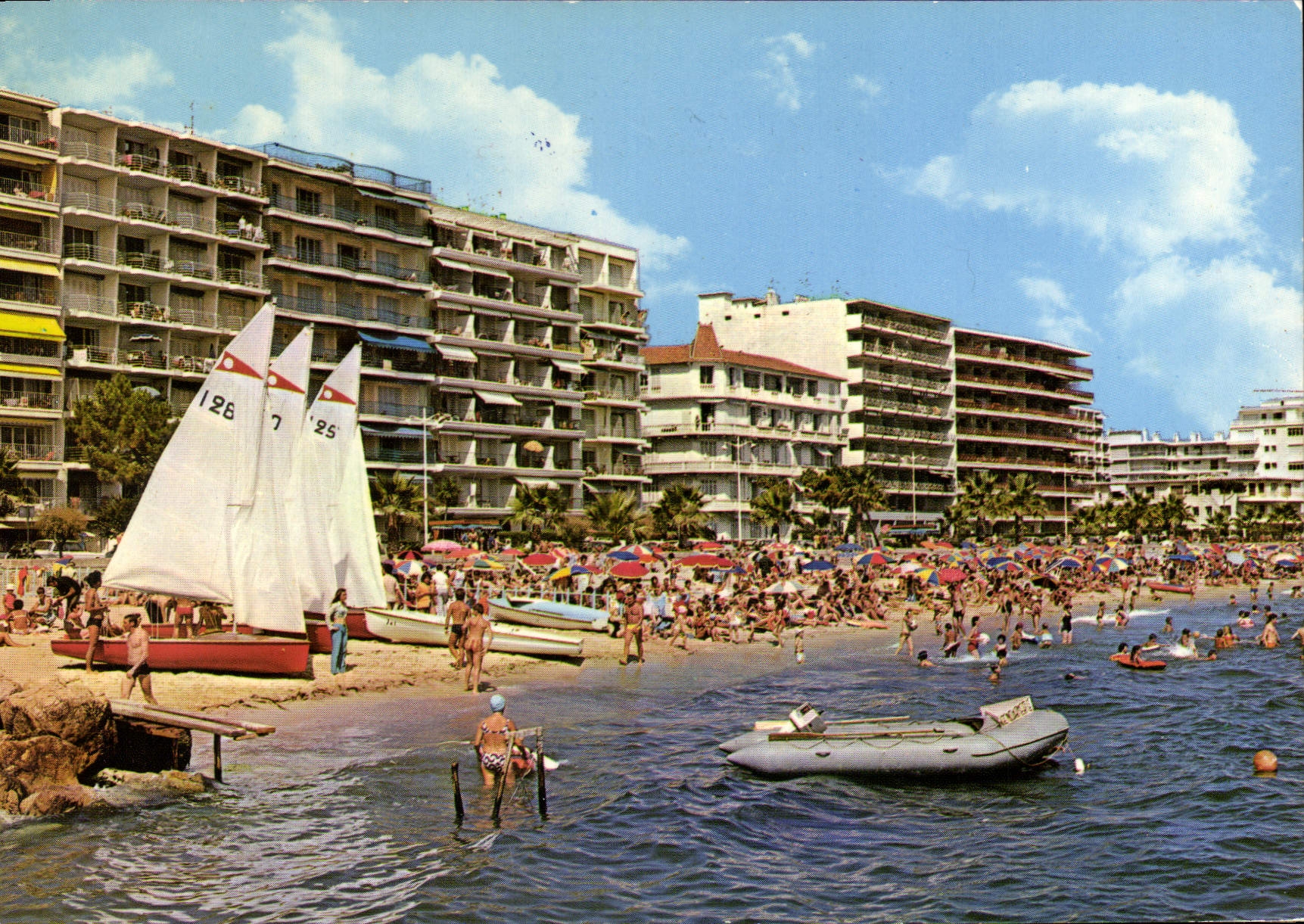 Juan-les-Pins — Plage et hôtels — Éditions Jeanne