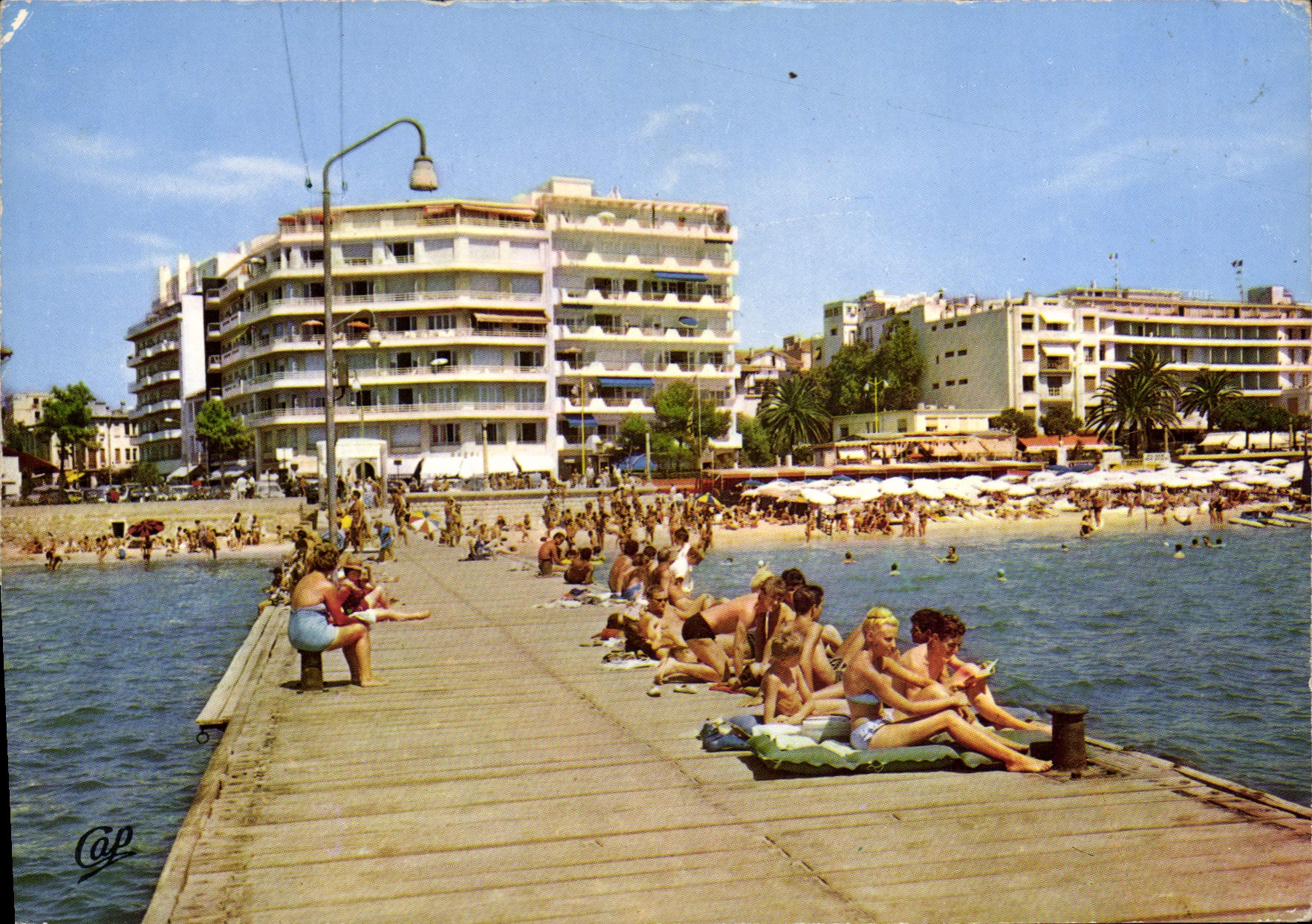 Juan-les-Pins — La Jetée et la Plage des Terrasses — Éditeur Étage 46