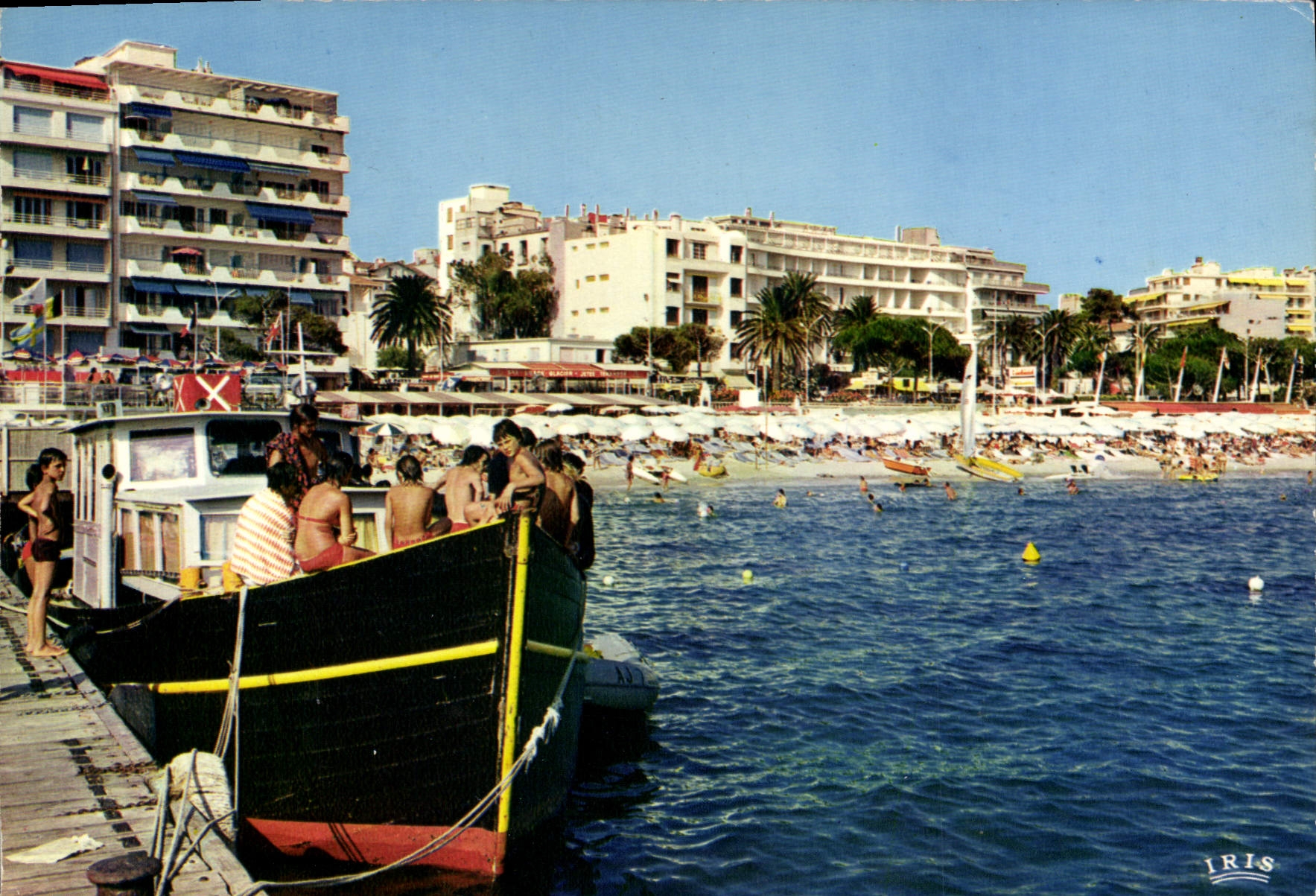 Juan-les-Pins — plage et l'embarcadère — IRIS